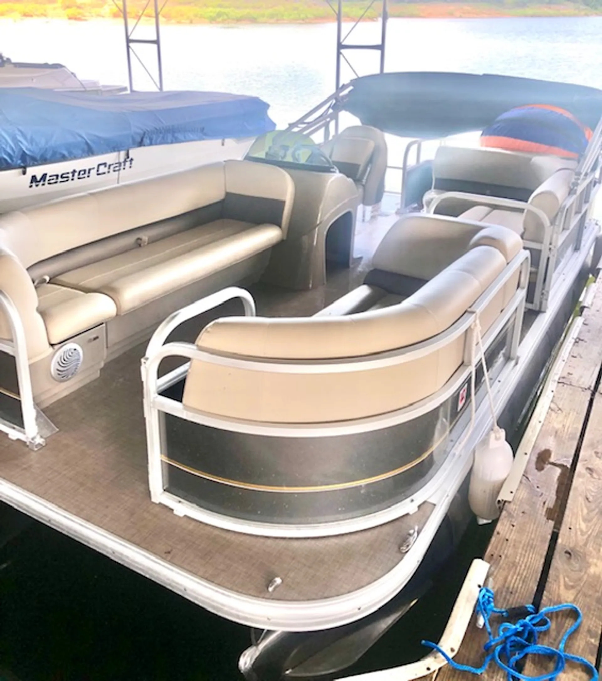 SUN TRACKER PARTY BARGE 18 DLX in Flower Mound, TX — photo 4