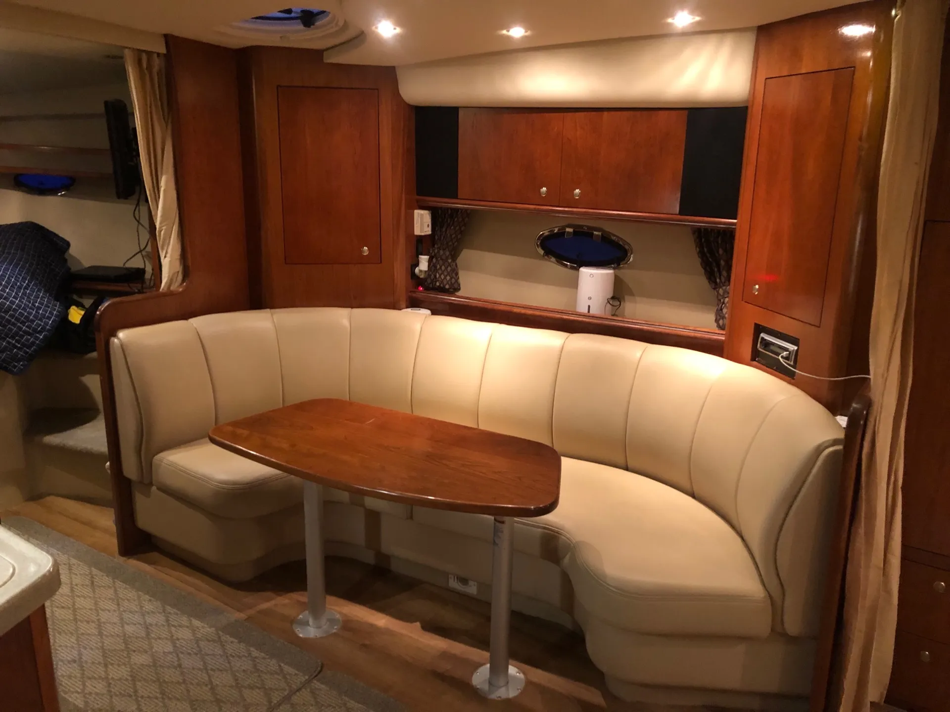 40ft Luxury Yacht Cruise – Beautiful & Spacious Charter in Chicago  