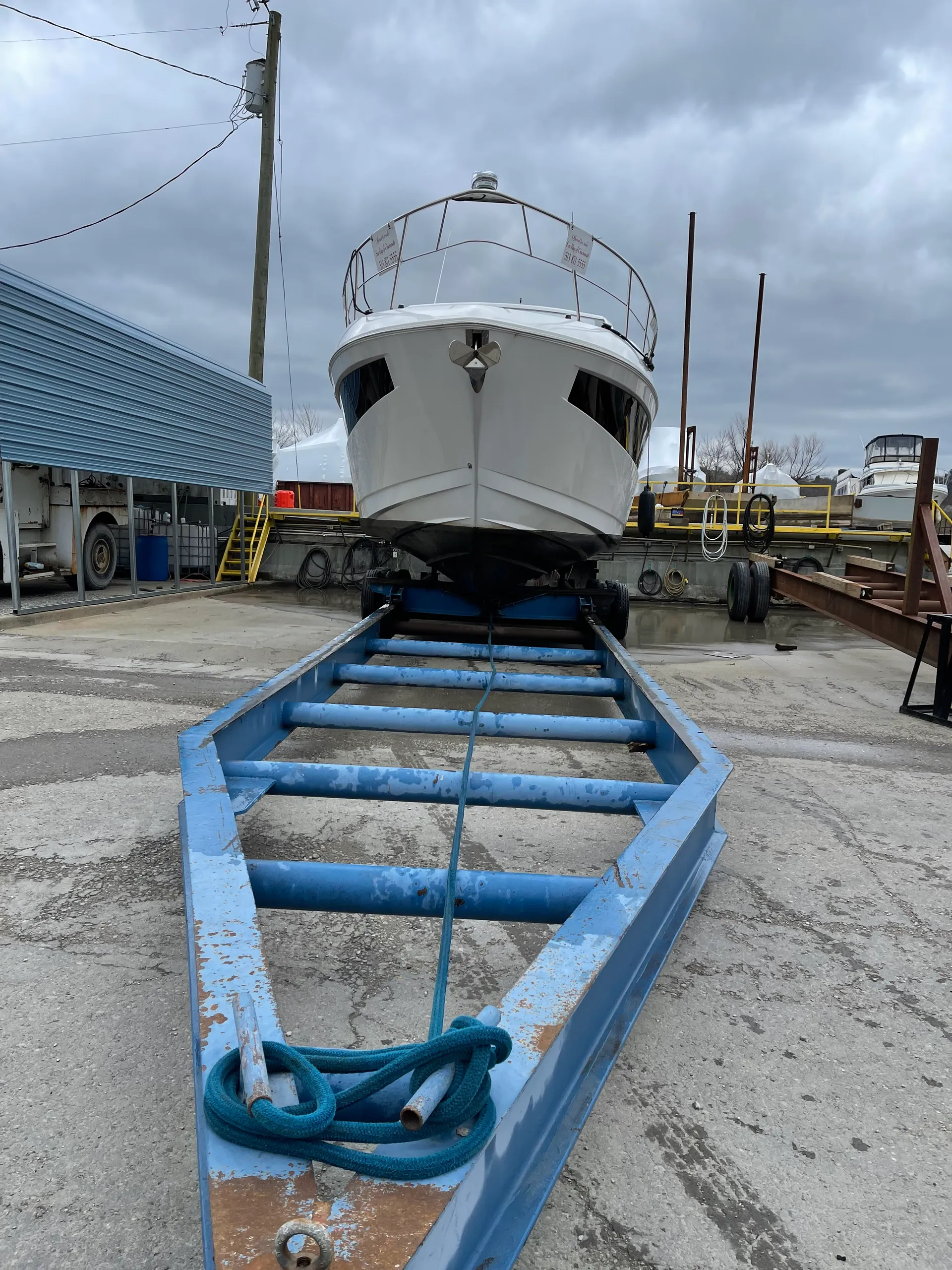 Cruisers Yachts  39 EC (express coupe) in Newport Beach, CA — photo 2