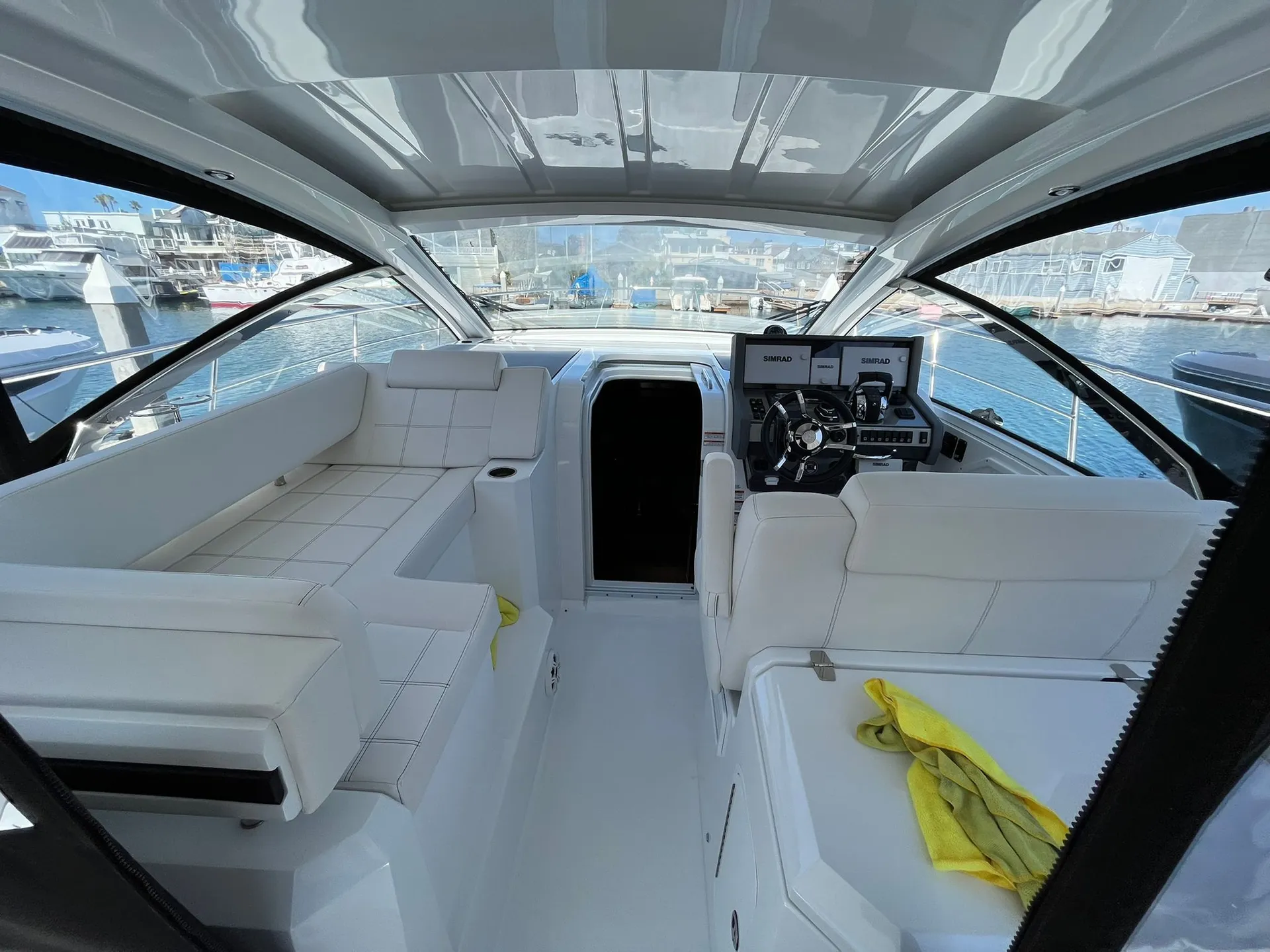 Cruisers Yachts  39 EC (express coupe) in Newport Beach, CA — photo 3