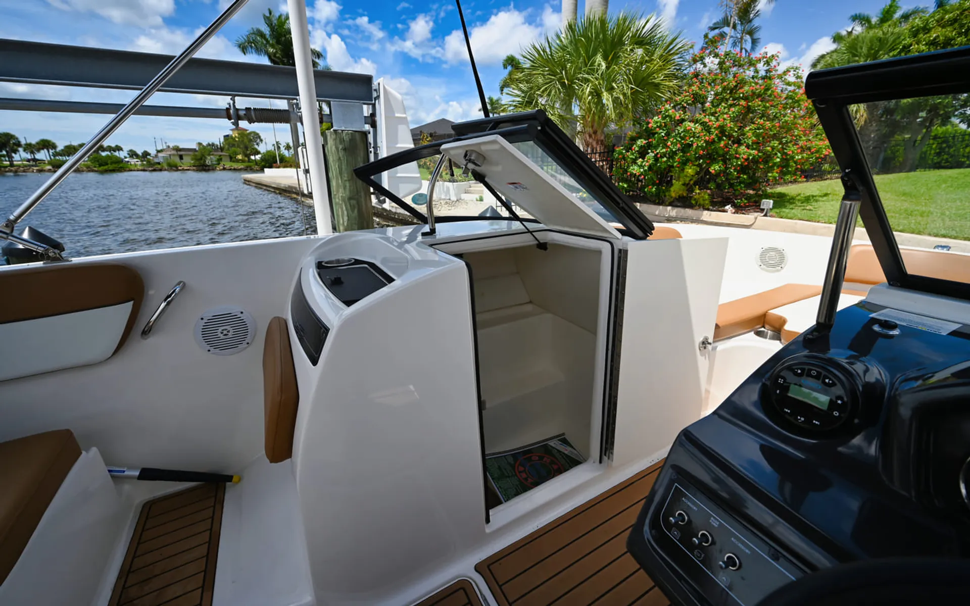 BAYLINER VR6 BOWRIDER OB in Cape Coral, FL — photo 4