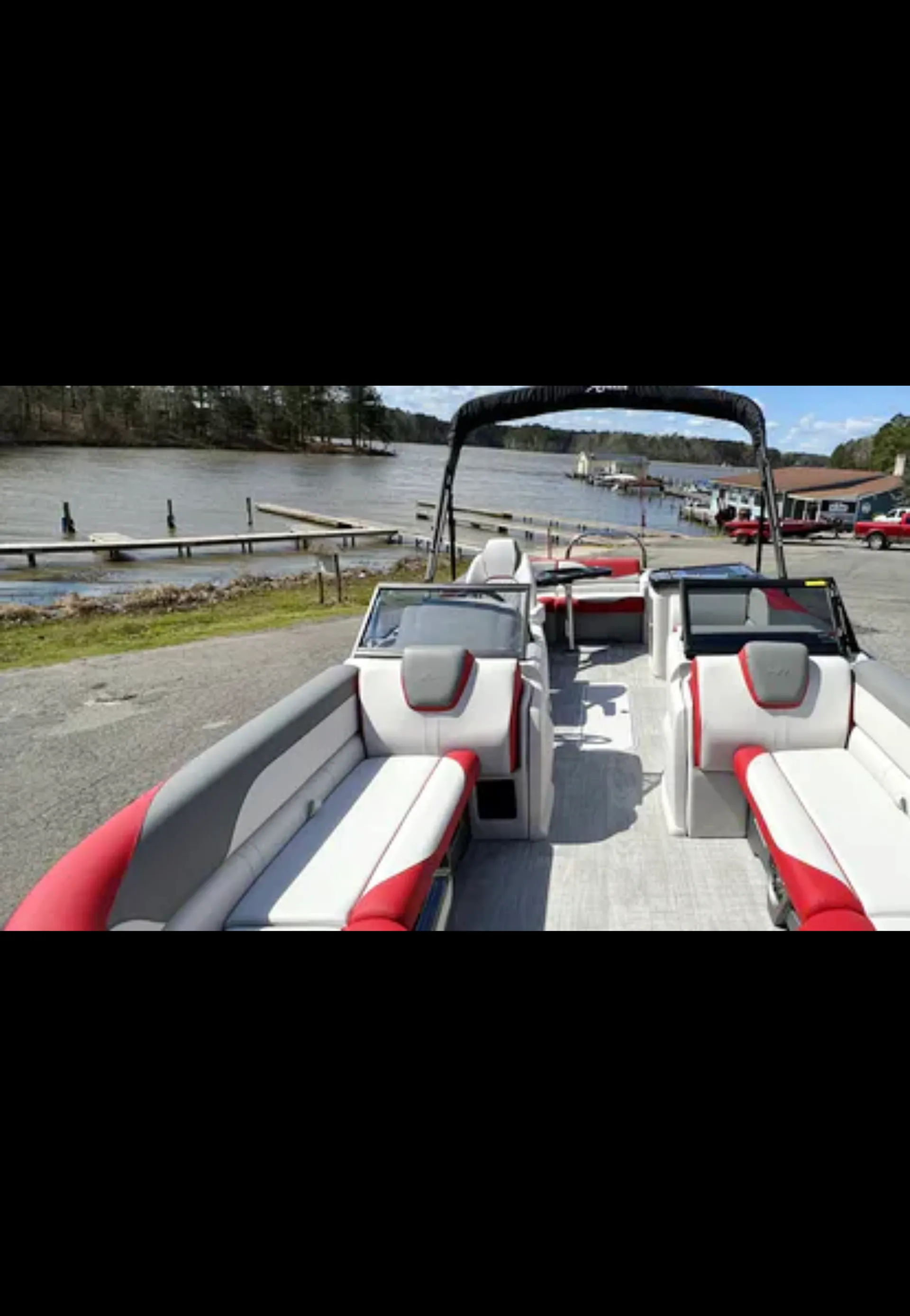 Cruise in Style: Luxury Tritoon Adventures