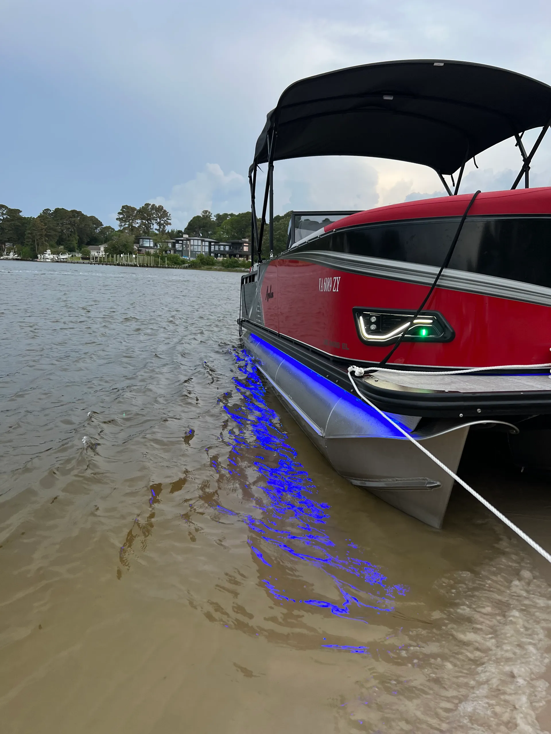 Cruise in Style: Luxury Tritoon Adventures