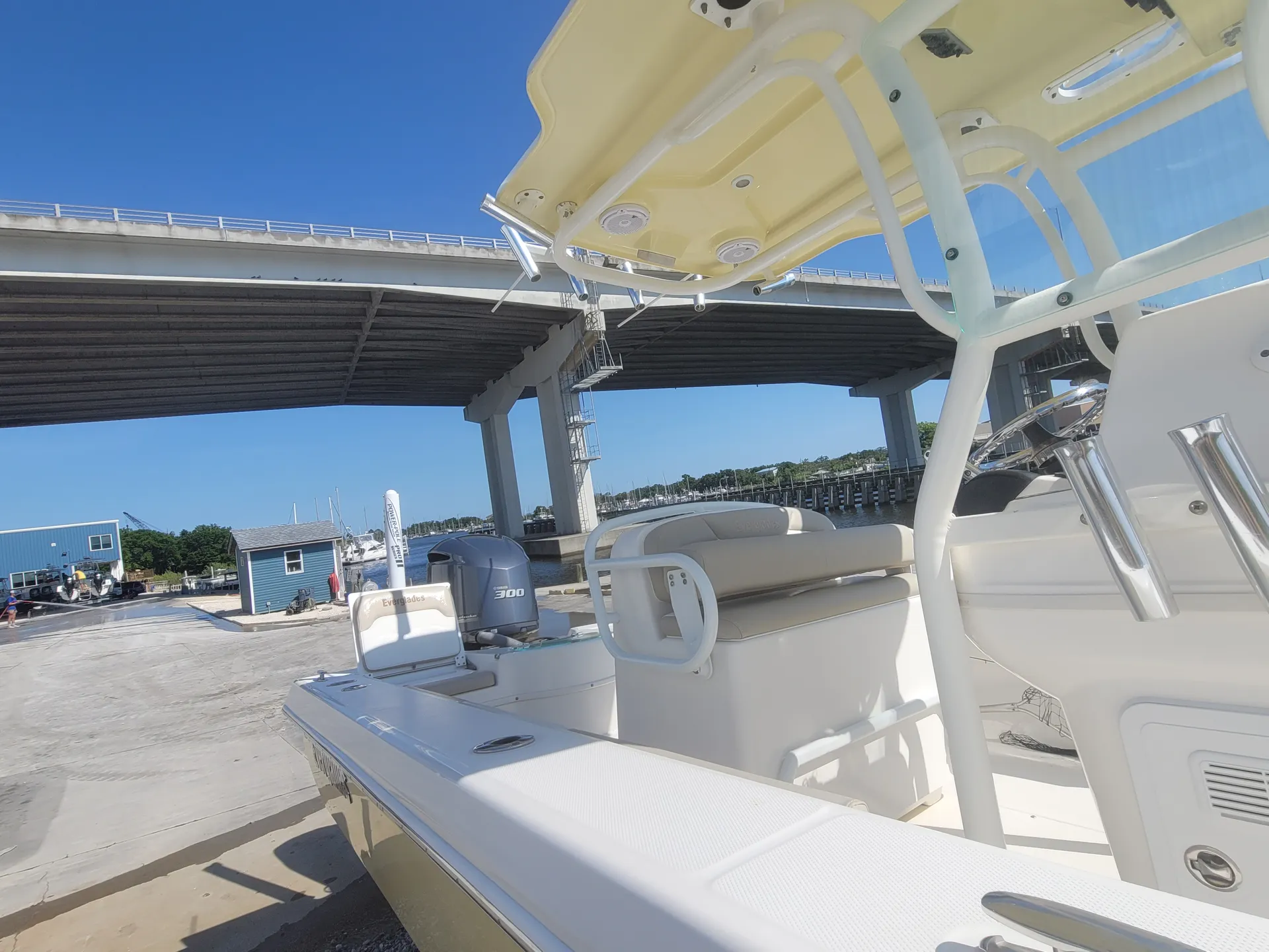 243 Everglades - Universal family fun center console