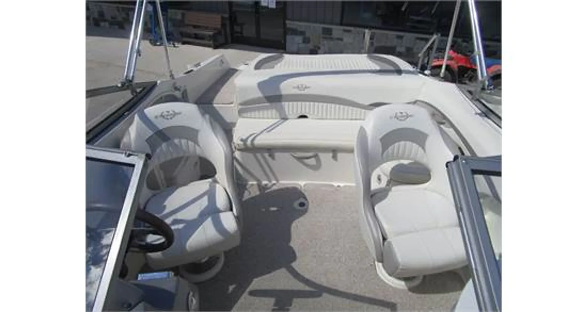 Stingray Boats 215LR Open Bow in Wyoming, MI — photo 3