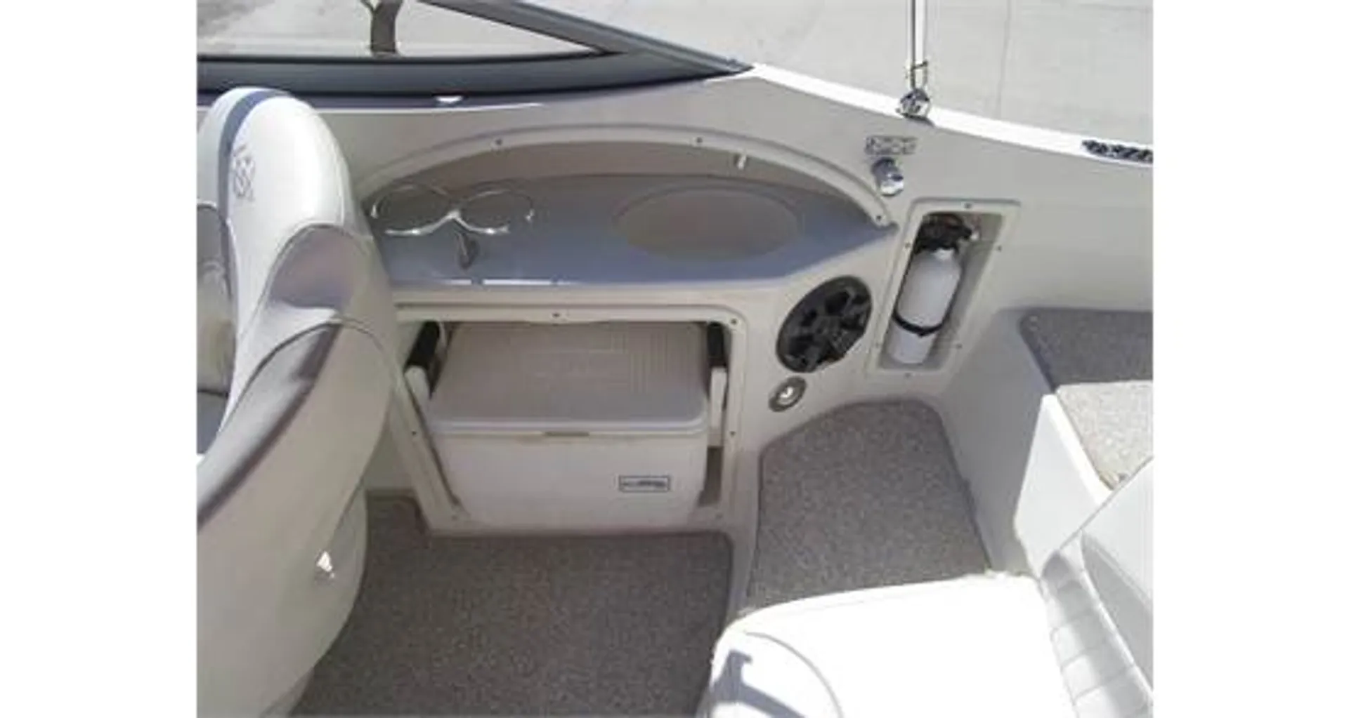 Stingray Boats 215LR Open Bow in Wyoming, MI — photo 8