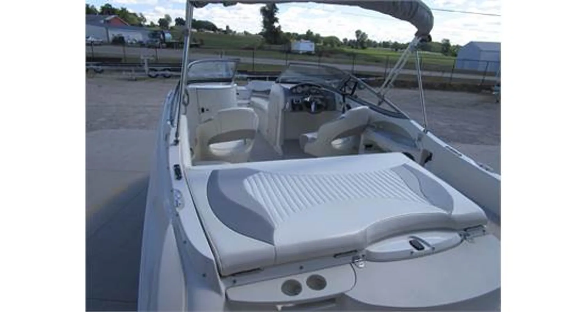 Stingray Boats 215LR Open Bow in Wyoming, MI — photo 5