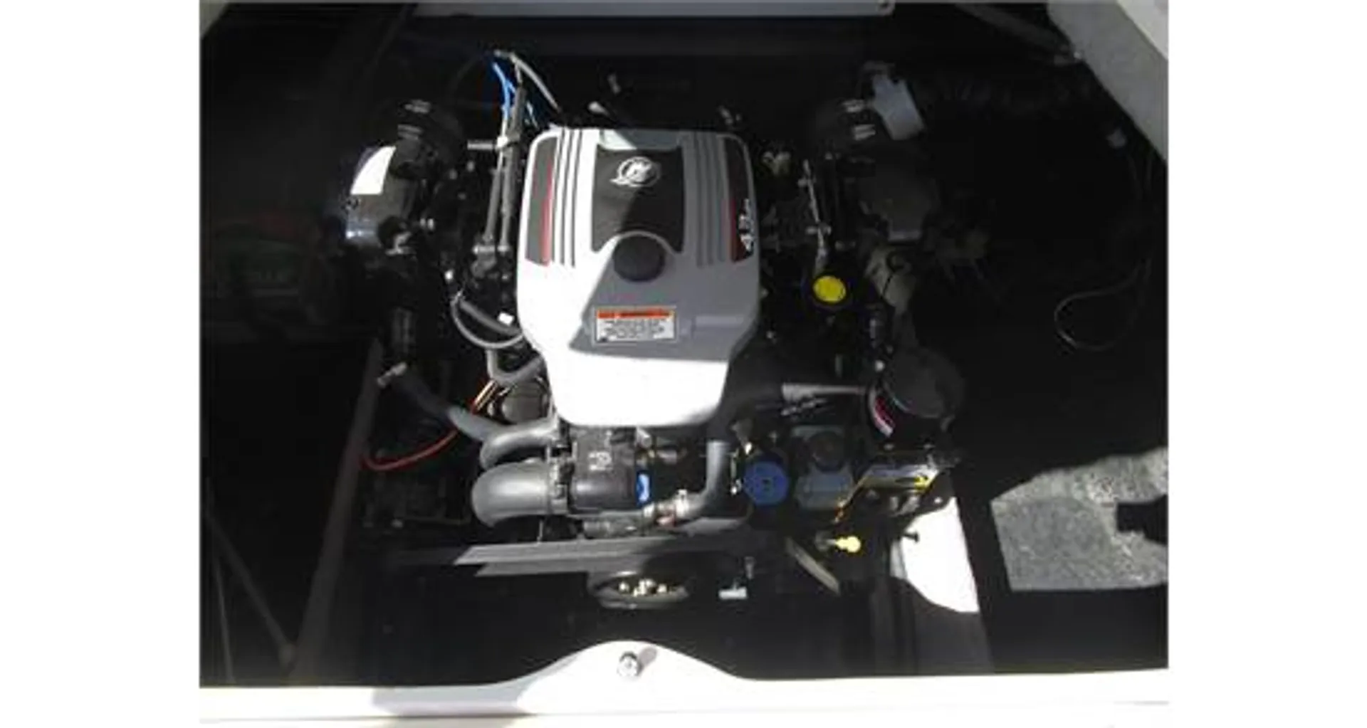 Stingray Boats 215LR Open Bow in Wyoming, MI — photo 4