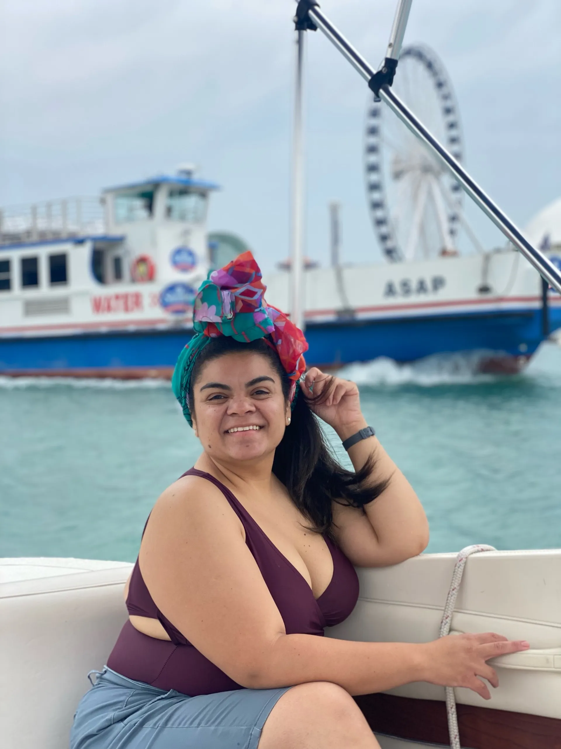 Boatschicago - Motor Boat for rent at Downtown Chicago
