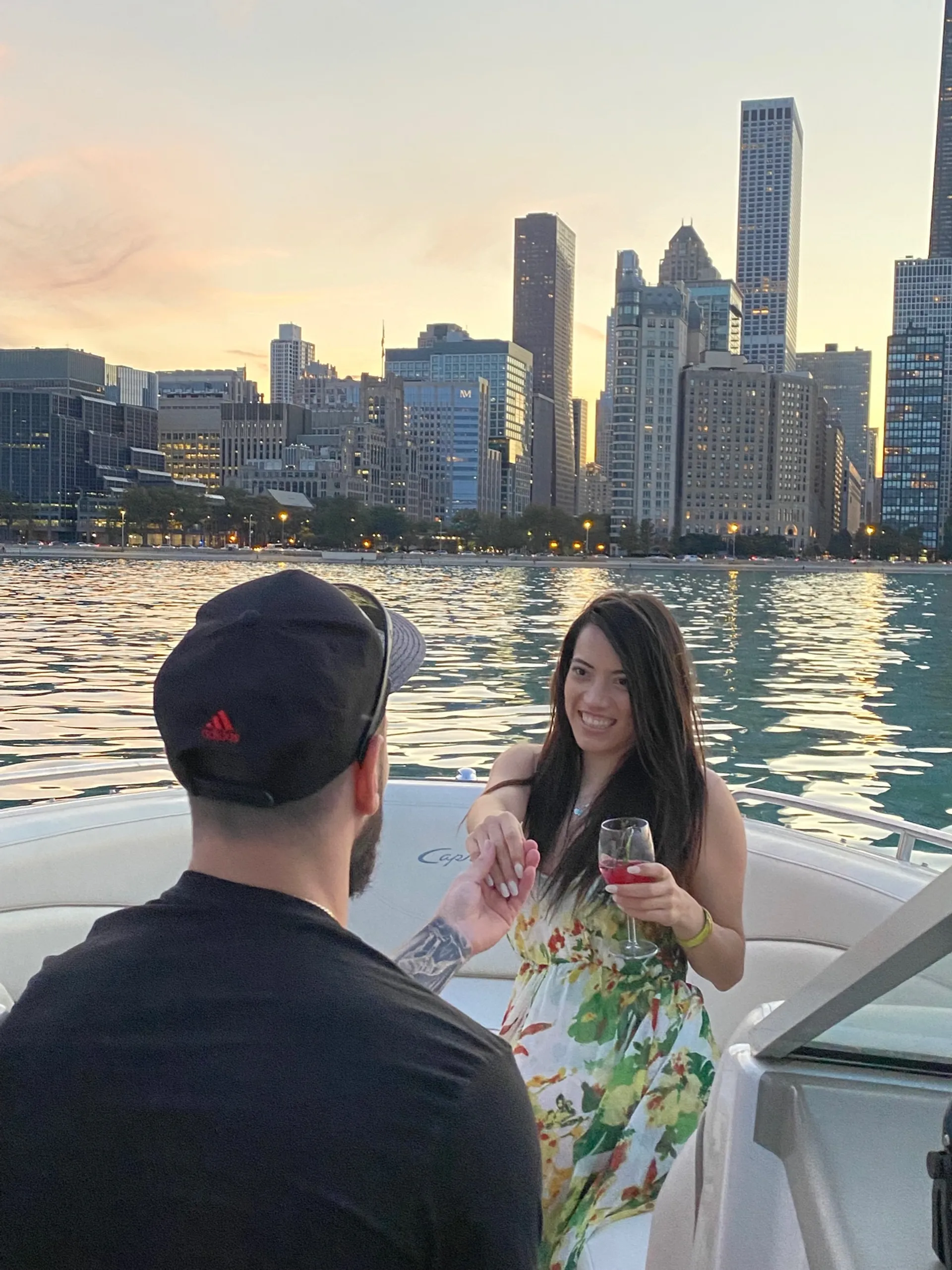 Boatschicago - Motor Boat for rent at Downtown Chicago
