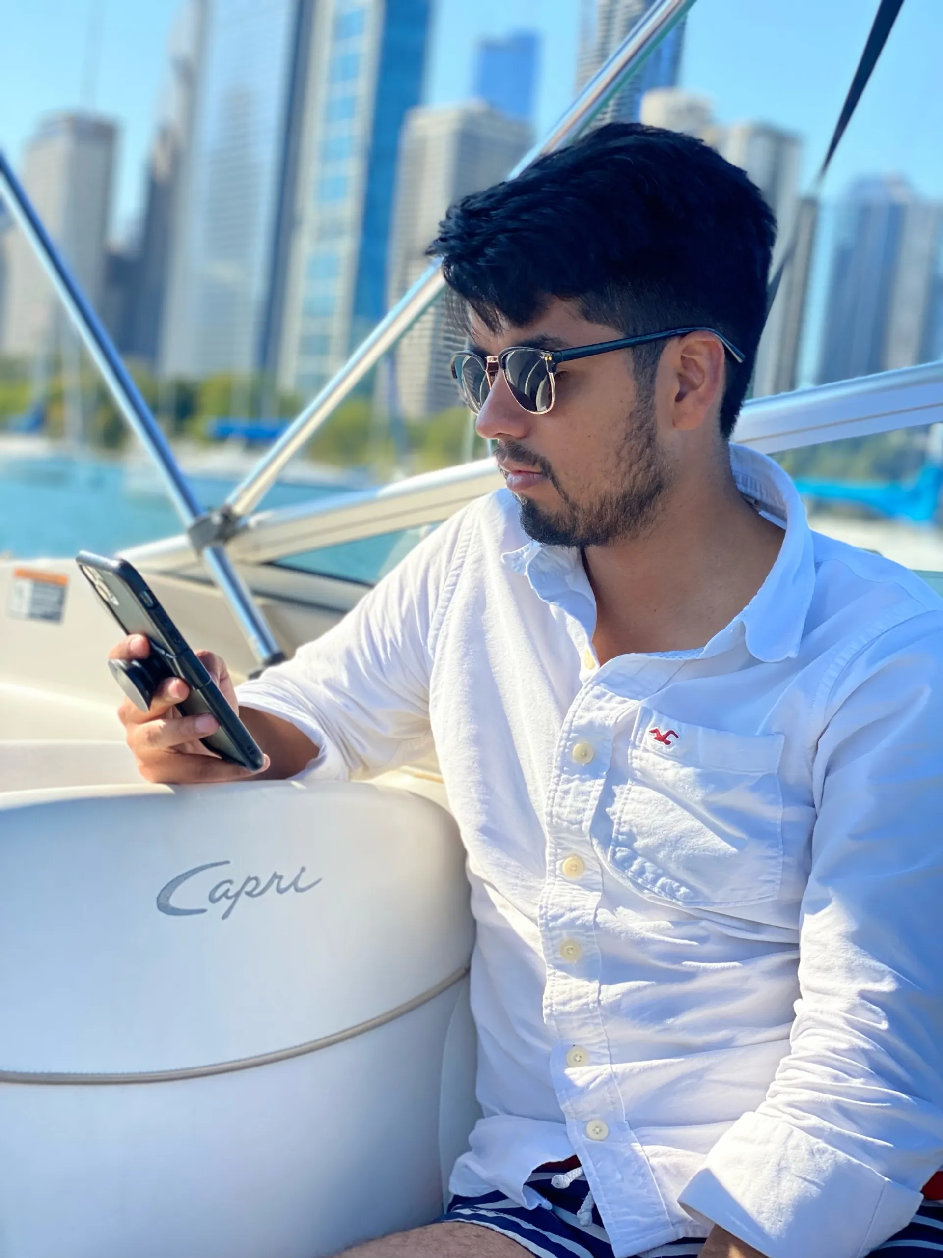 Boatschicago - Motor Boat for rent at Downtown Chicago