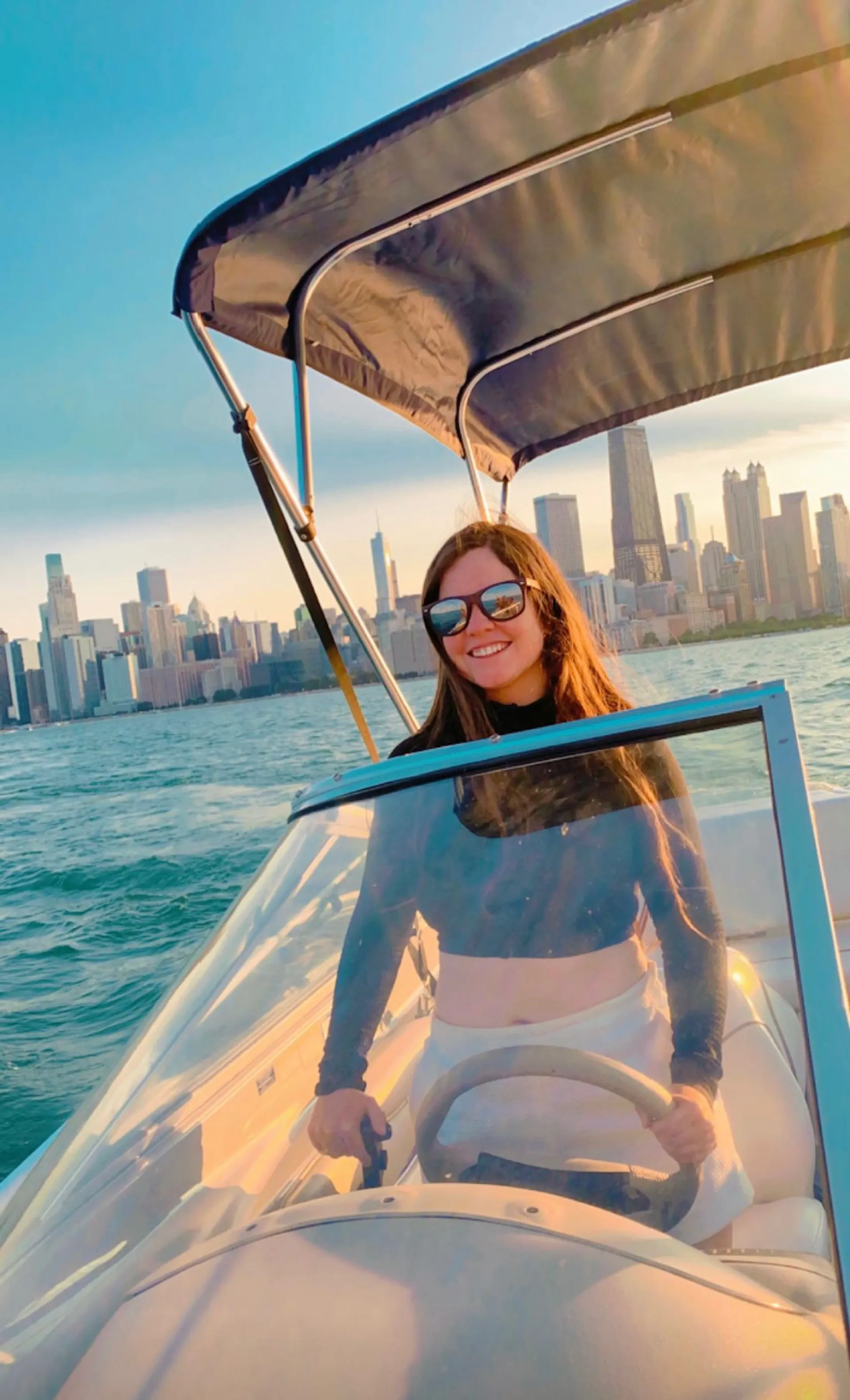 Boatschicago - Motor Boat for rent at Downtown Chicago