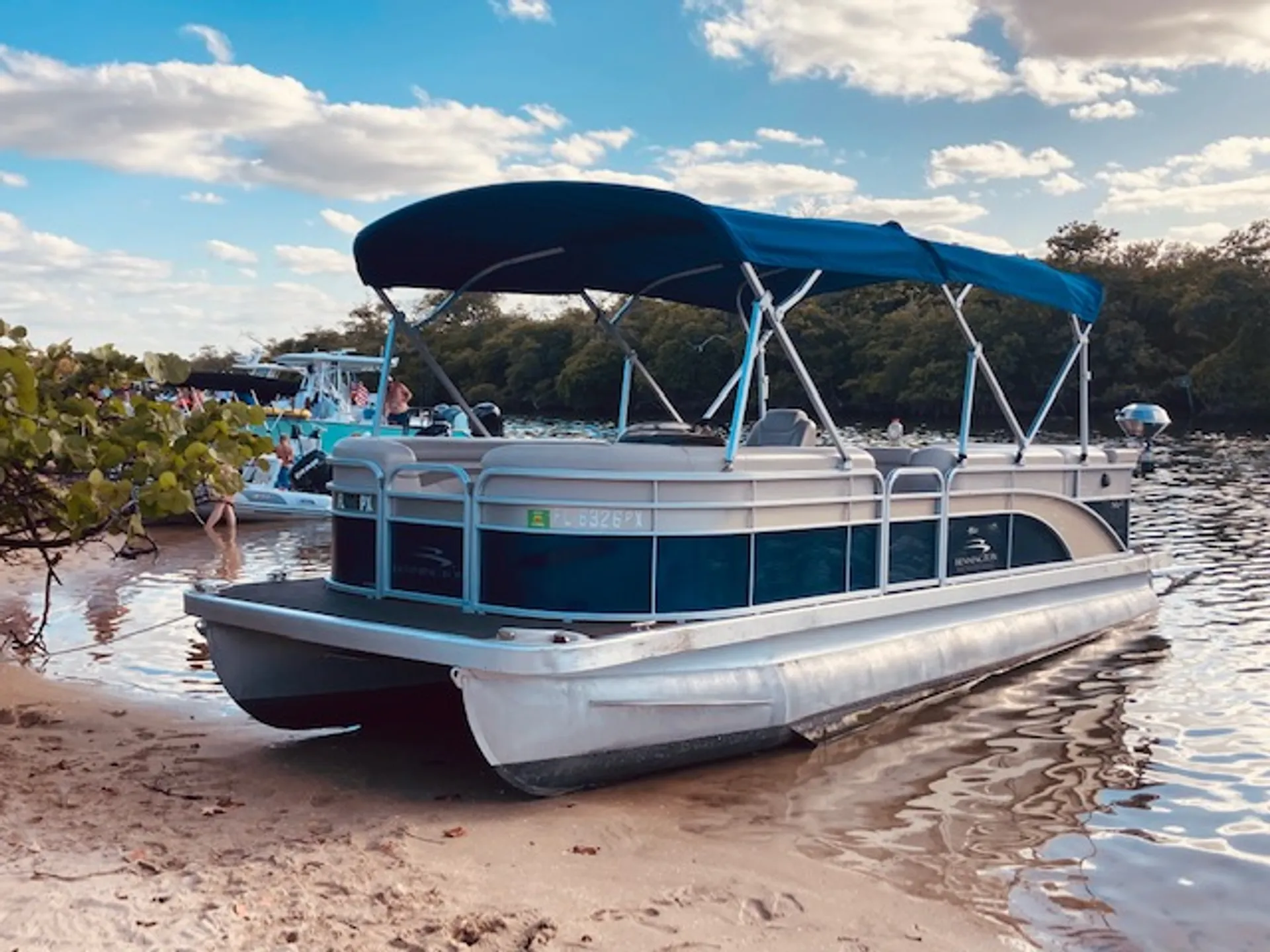 22 ft PONTOON FREE GAS