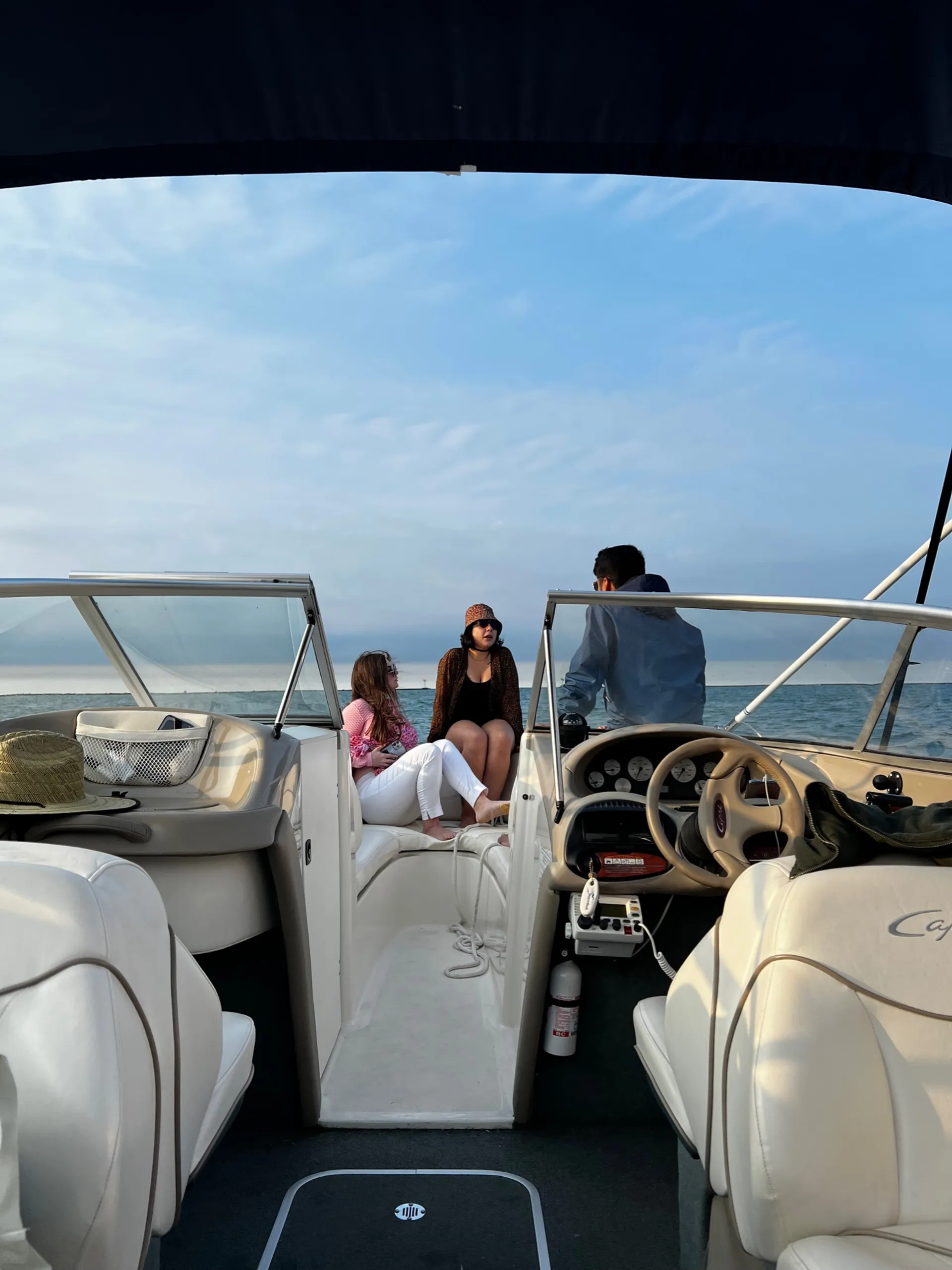 Boatschicago - Motor Boat for rent at Downtown Chicago