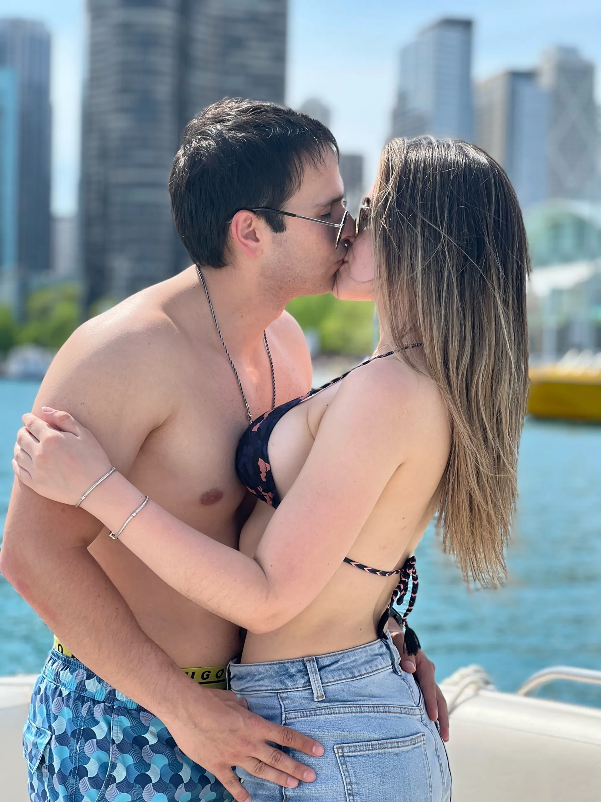 Boatschicago - Motor Boat for rent at Downtown Chicago