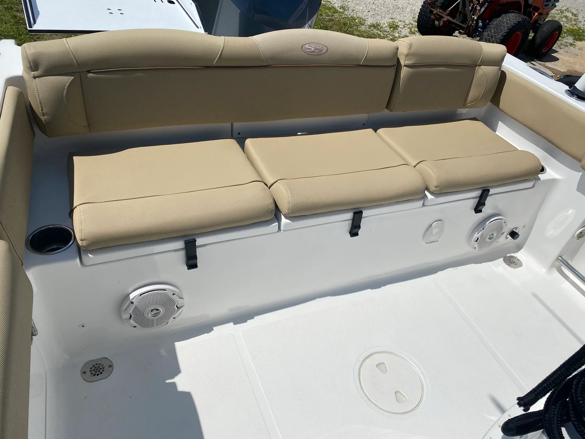 SEA HUNT BOATS ULTRA 235 SE in Bayboro, NC — photo 4