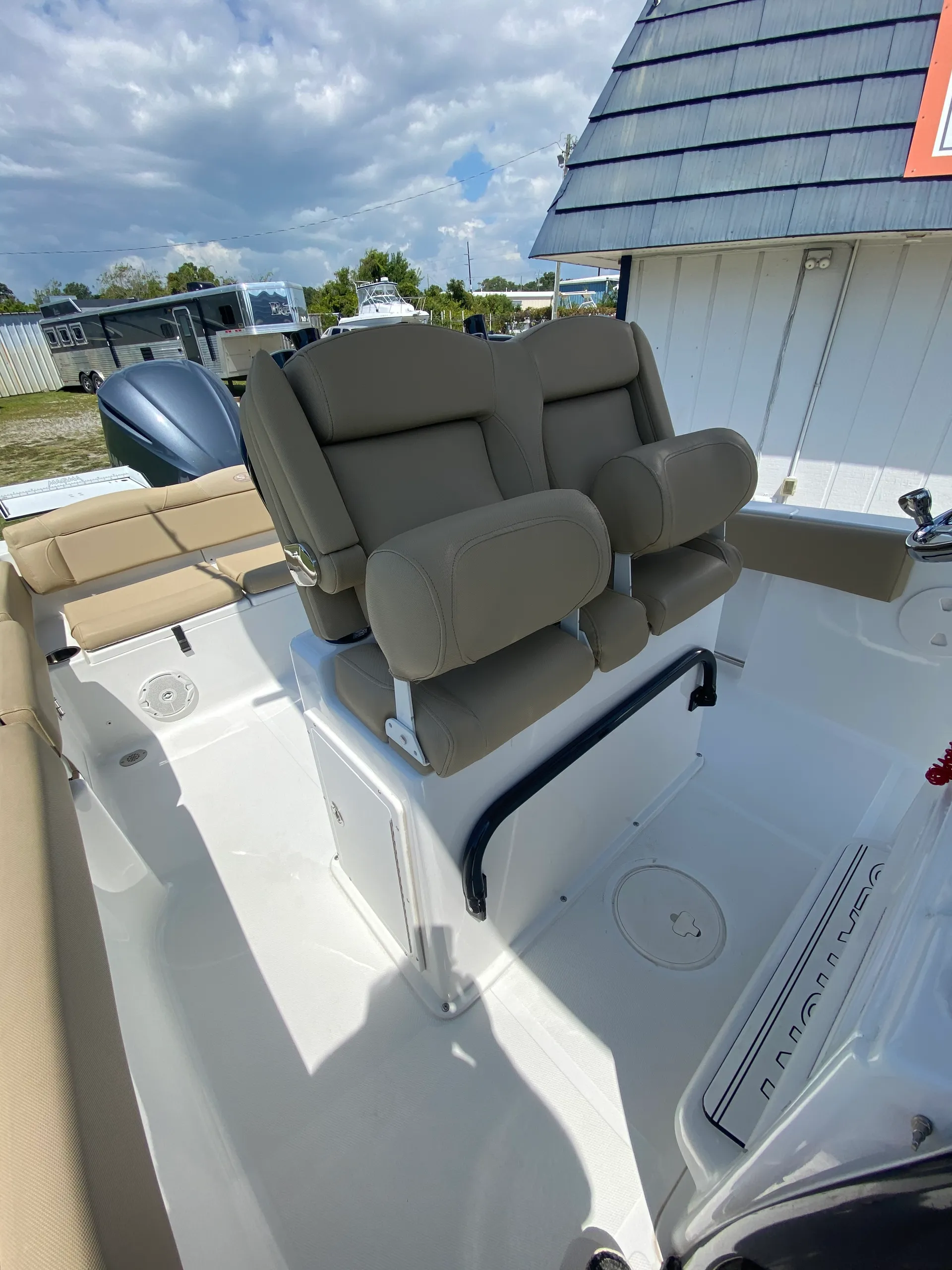 SEA HUNT BOATS ULTRA 235 SE in Bayboro, NC — photo 7