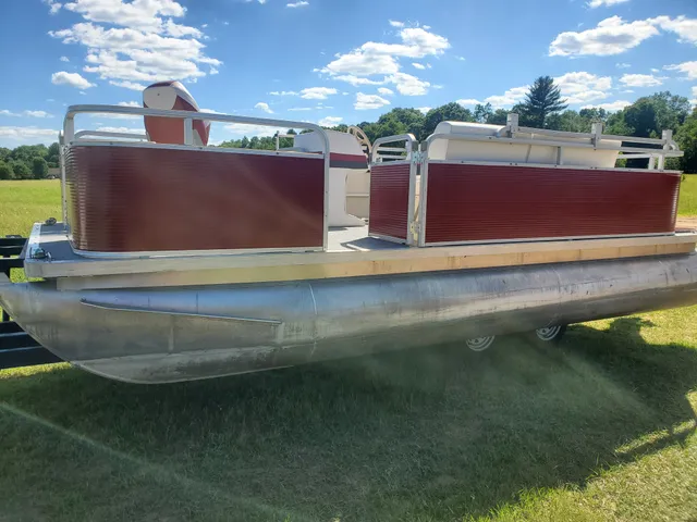 Rent a Sylvan Marine pontoon in Redgranite, WI near me