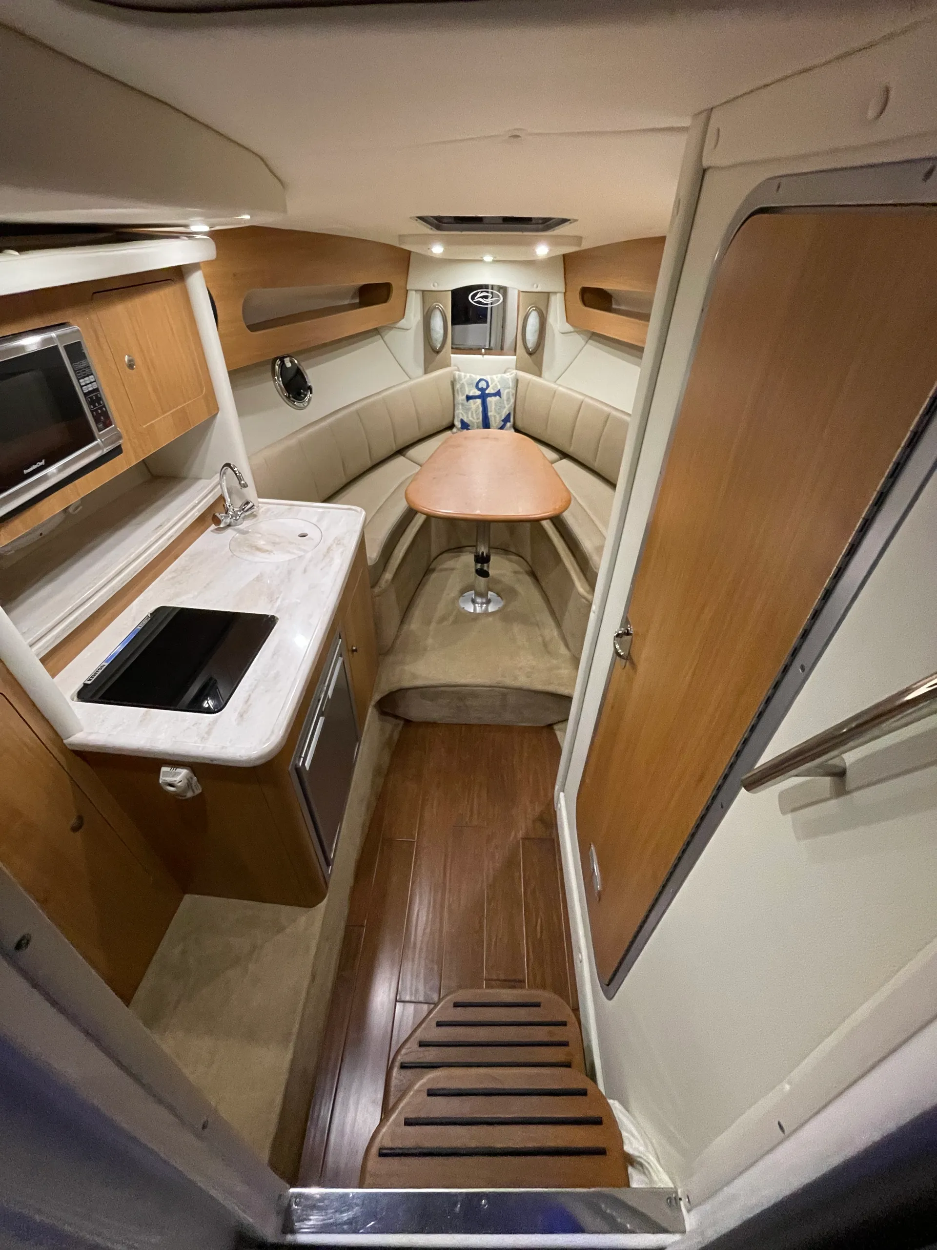 Rinker Boats 290 Express Cruiser in Stamford, CT — photo 4