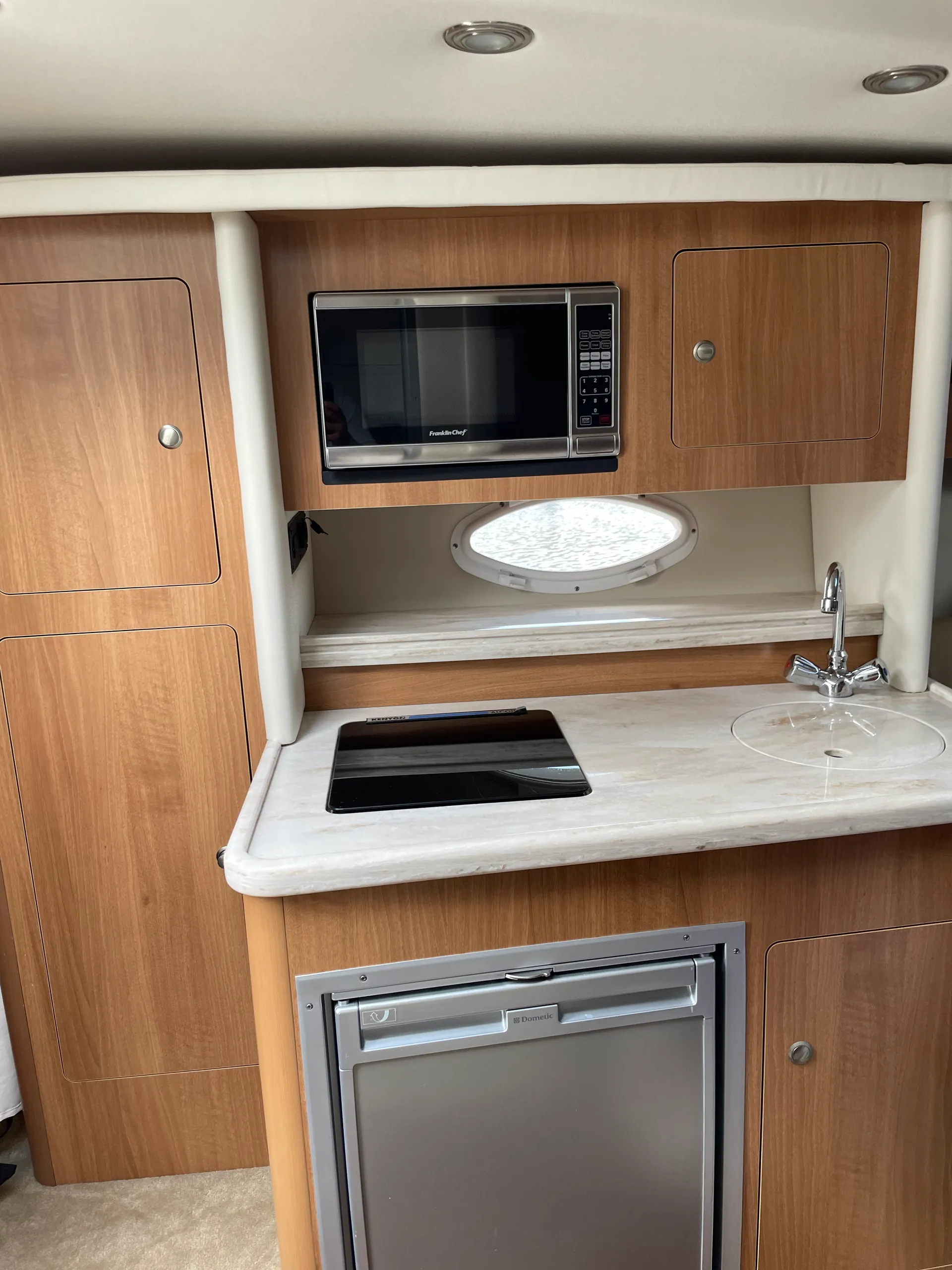 Rinker Boats 290 Express Cruiser in Stamford, CT — photo 5