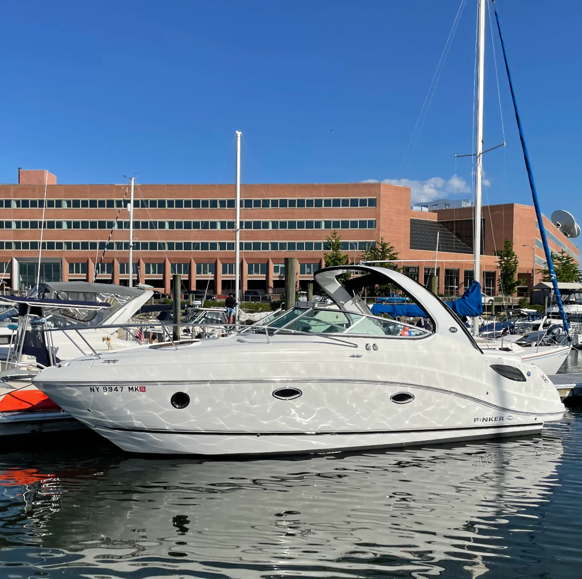 Rinker Boats 290 Express Cruiser in Stamford, CT — photo 8