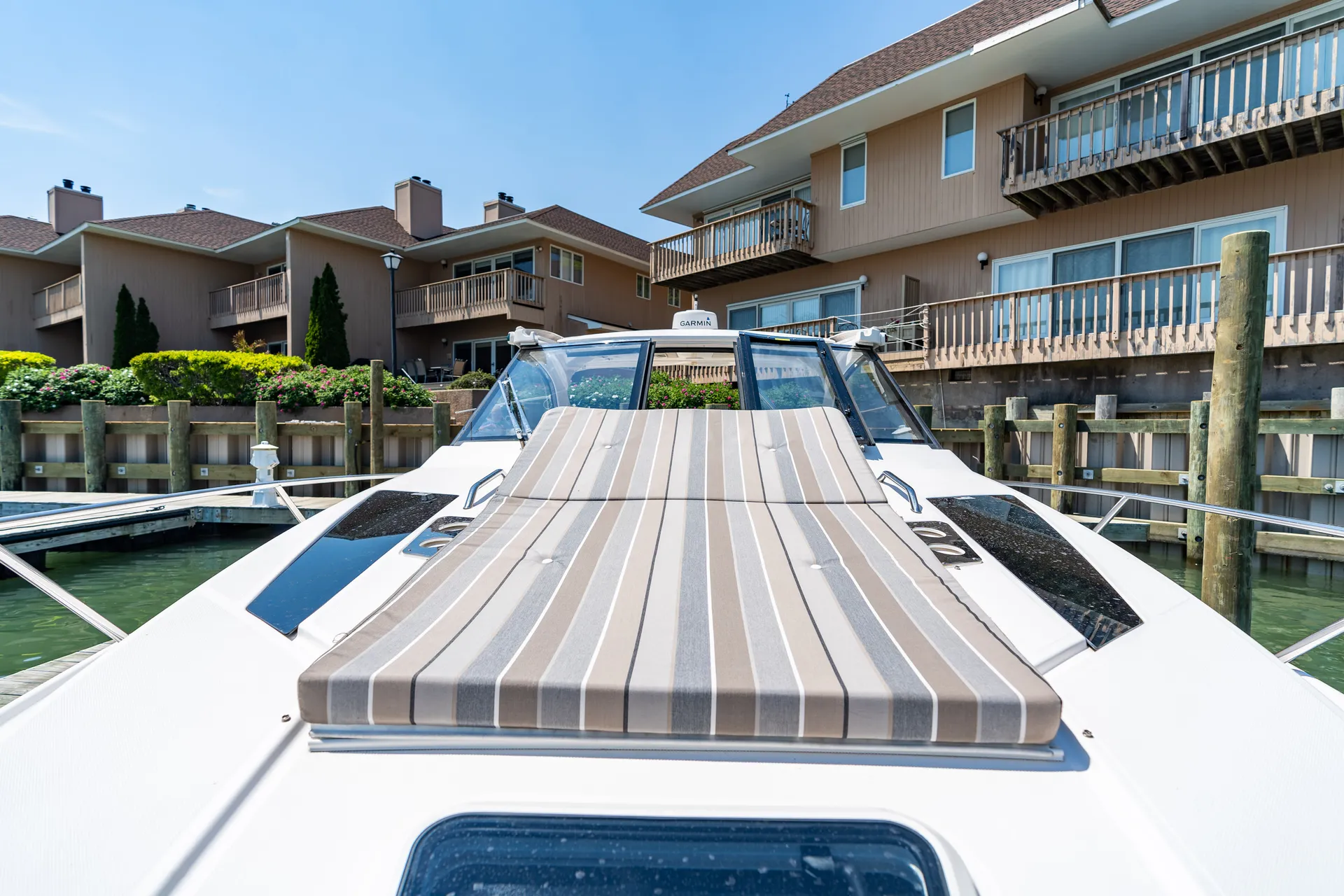 REGAL BOATS 35 SPORT COUPE W/JOYSTICK in Greenport, NY — photo 9