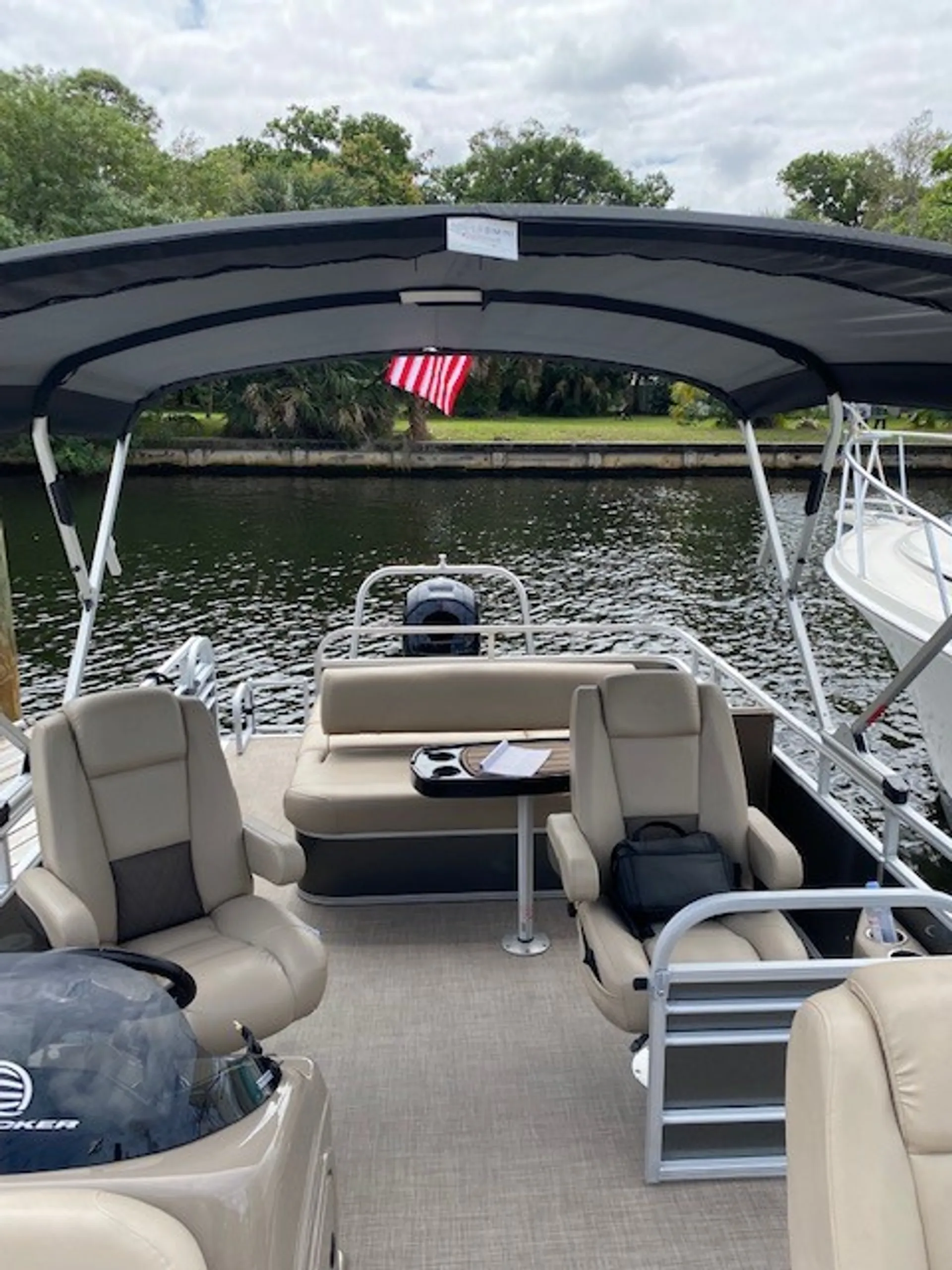 SUN TRACKER FISHIN' BARGE 24 DLX in Fort Lauderdale, FL — photo 7