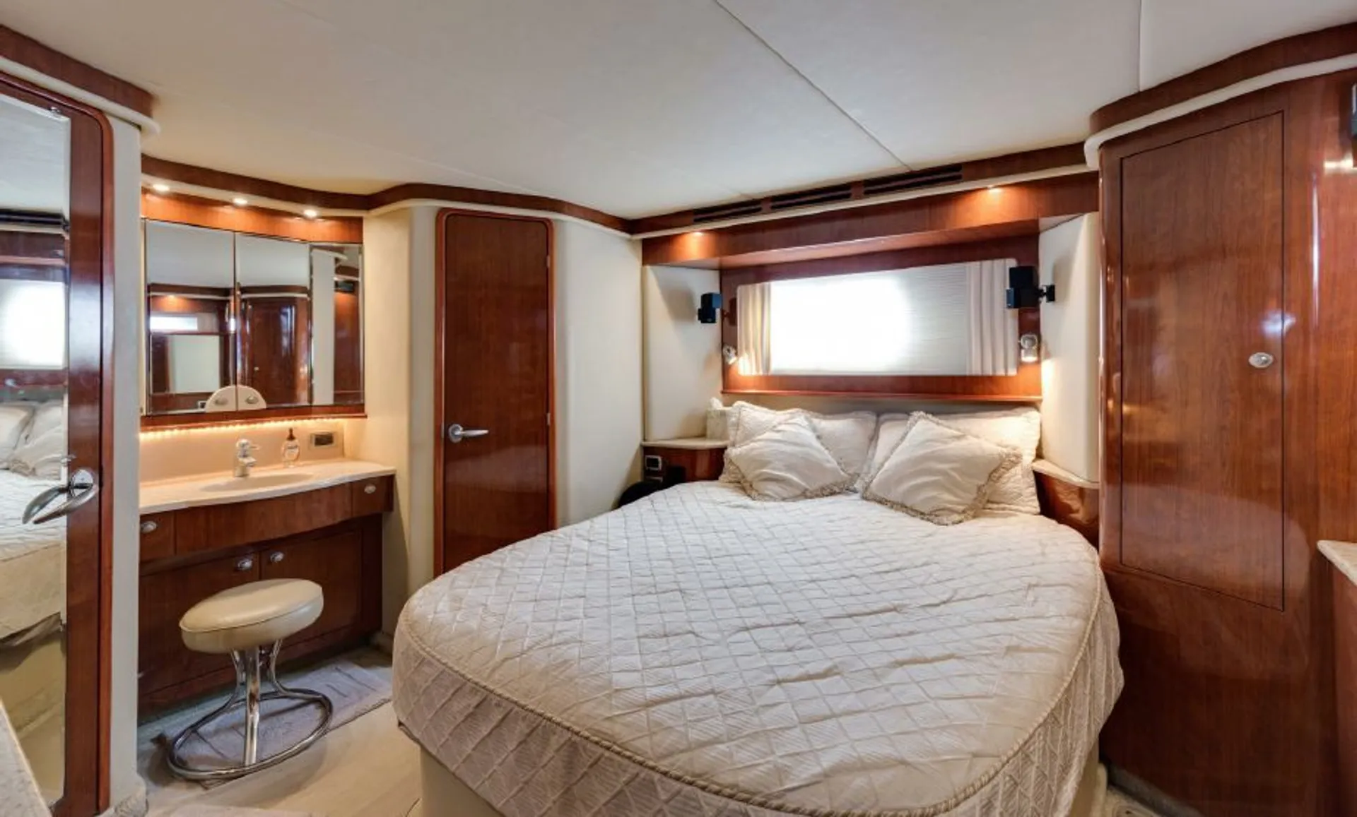 Always a Great Day on a Sea Ray Motor Yacht.