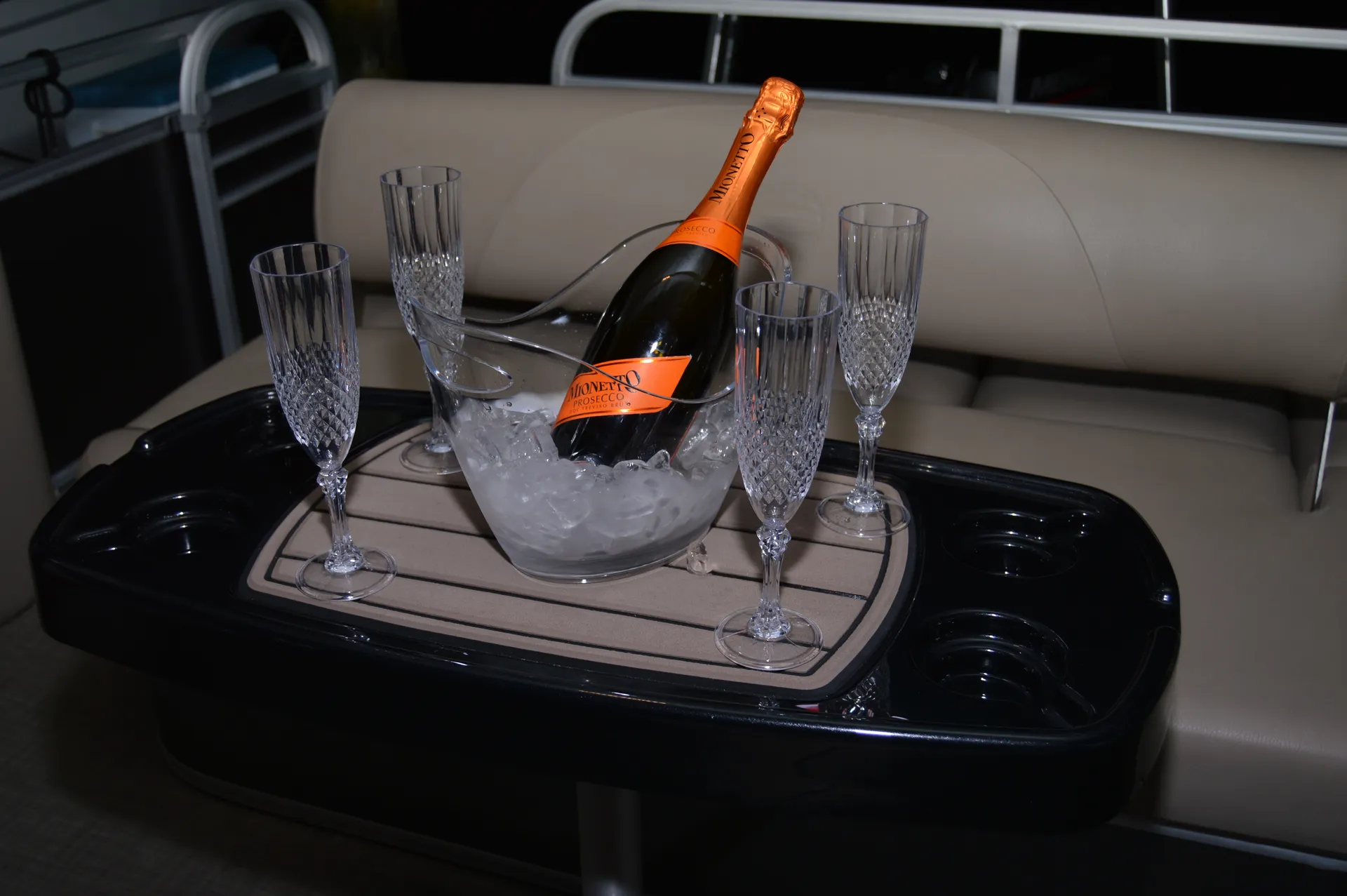 SUN TRACKER FISHIN' BARGE 24 DLX in Fort Lauderdale, FL — photo 6