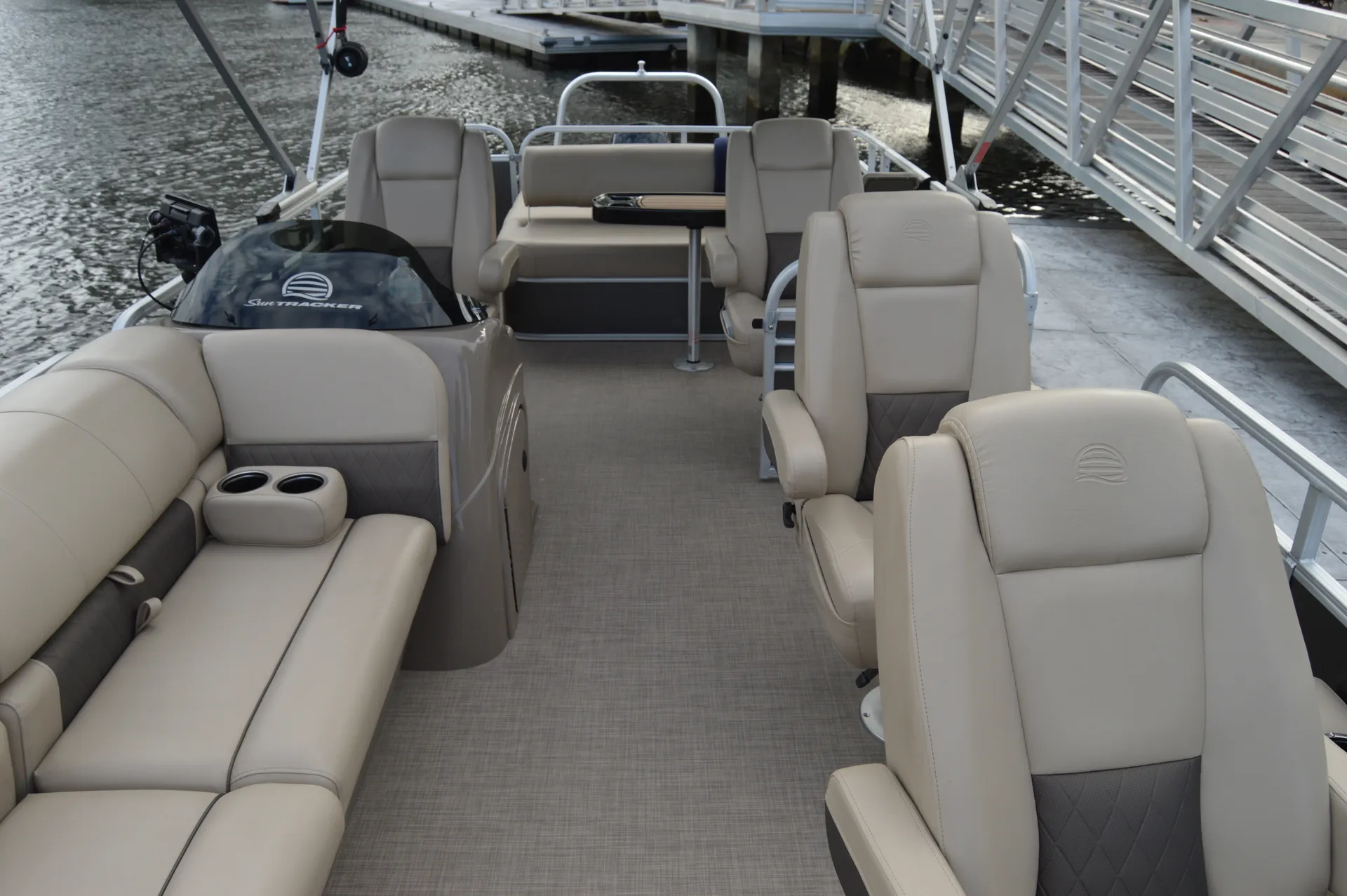 SUN TRACKER FISHIN' BARGE 24 DLX in Fort Lauderdale, FL — photo 8