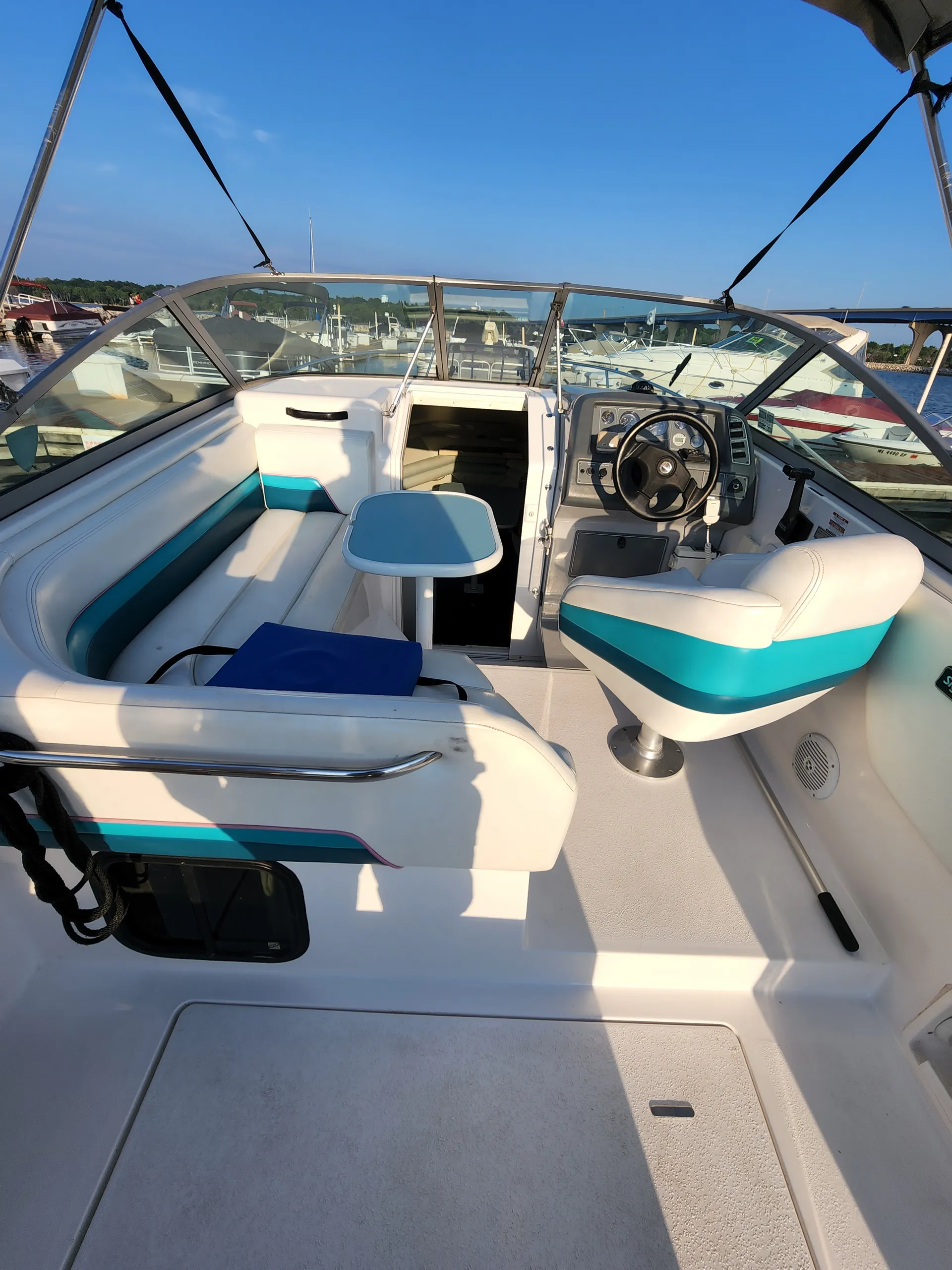 Chaparral Boats 24 Signature in Chicago, IL — photo 6