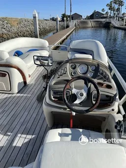Luxury fully Restored Pontoon Boat for Rent 