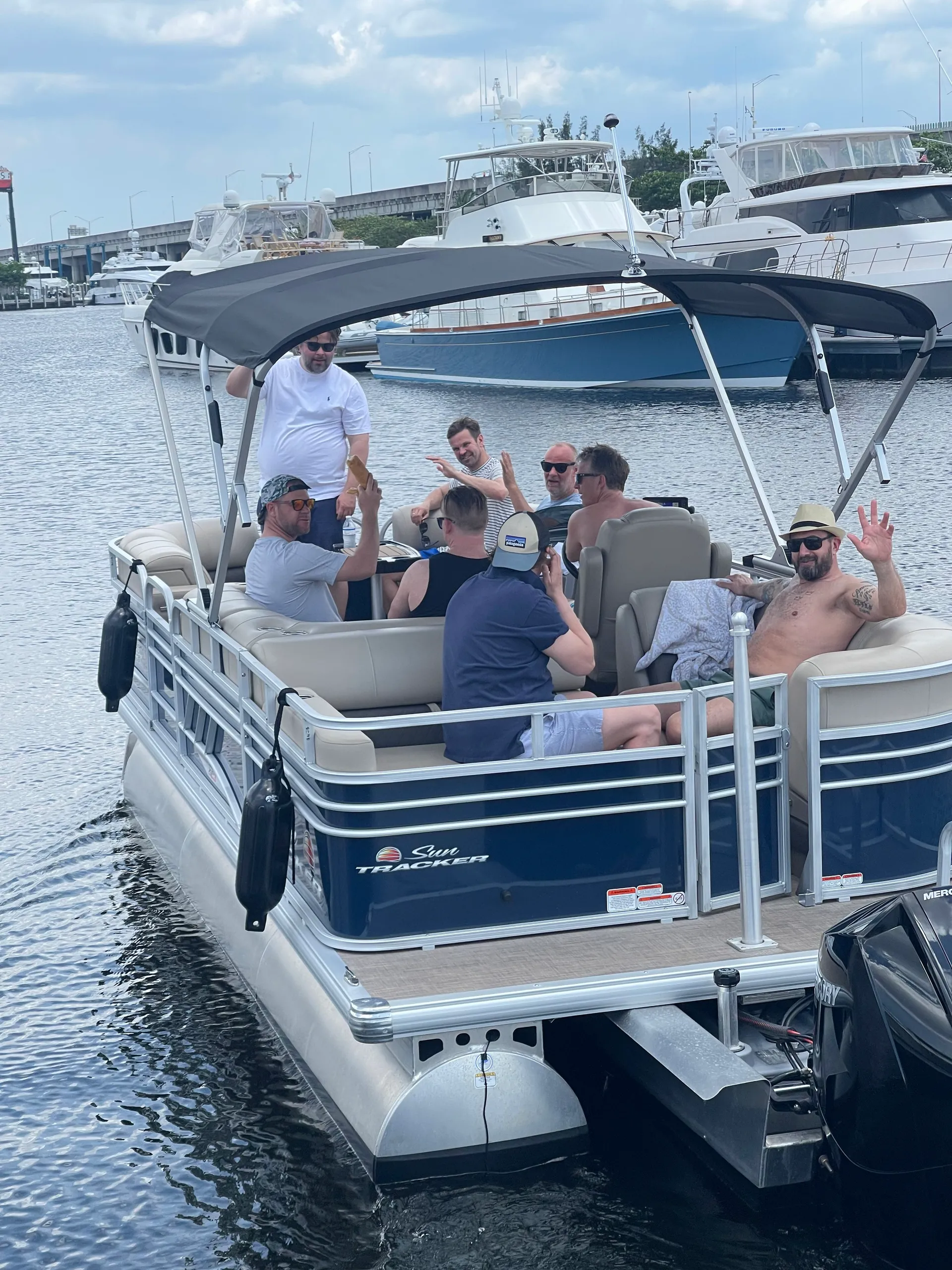 22' Sun Tracker Tritoon 200HP (Gas Partially Inluded)