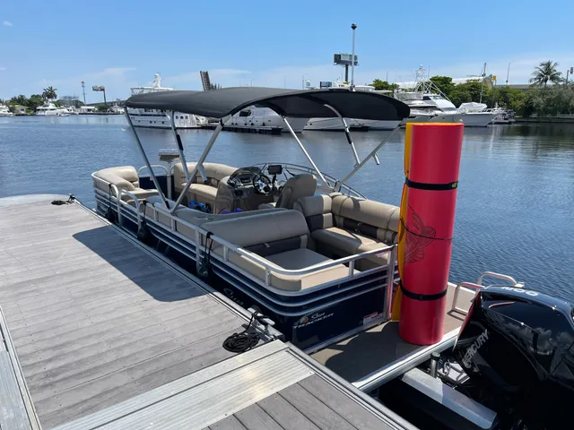 Rent a SUN TRACKER deck boat in Fort Lauderdale, FL near me