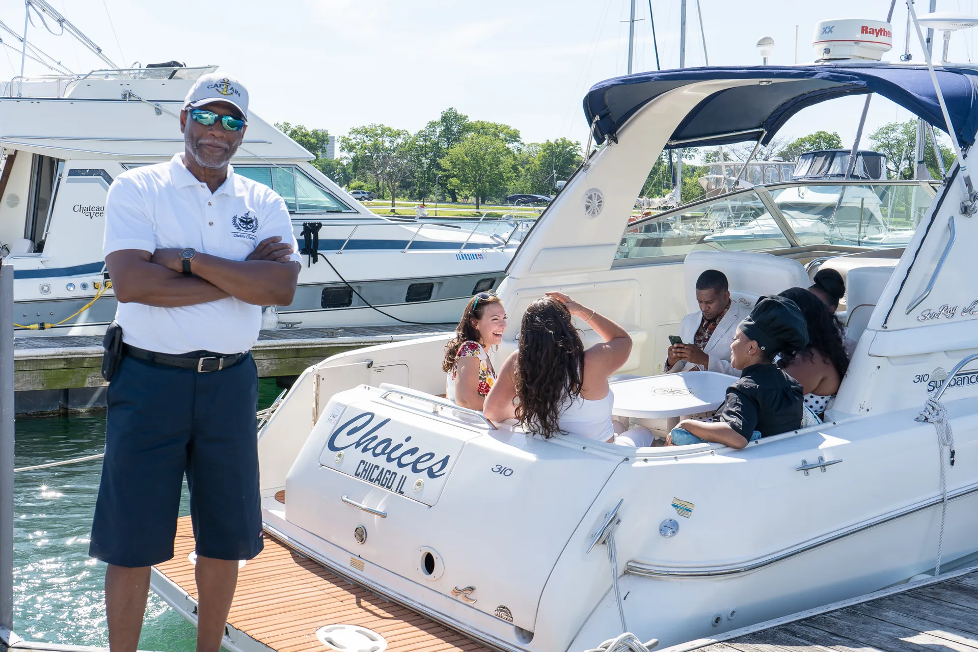 Sea Ray Boats 310 Sundancer in Chicago, IL — photo 4