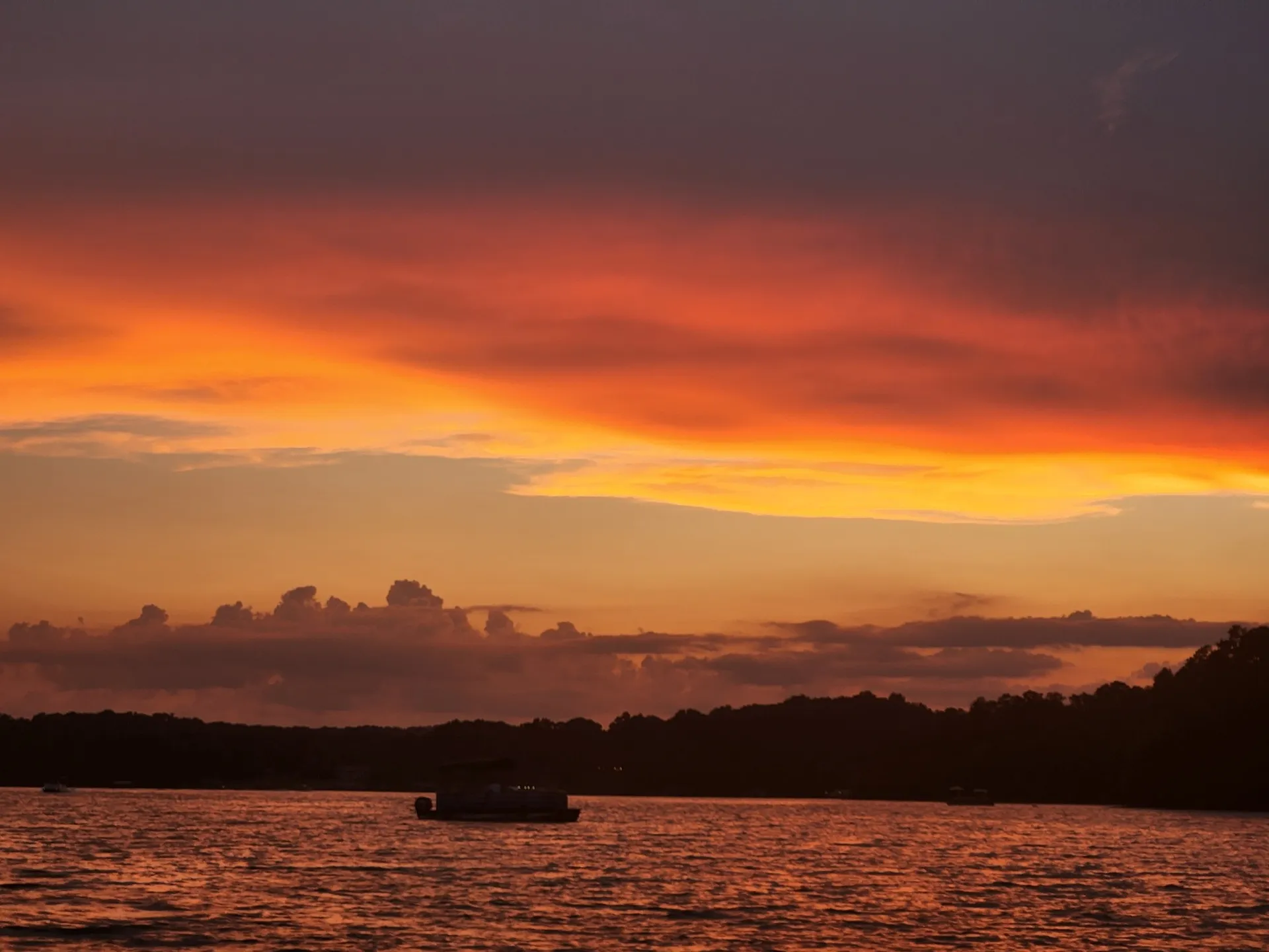 2022- 22' Tritoon W 150HP motor on Lake Lanier