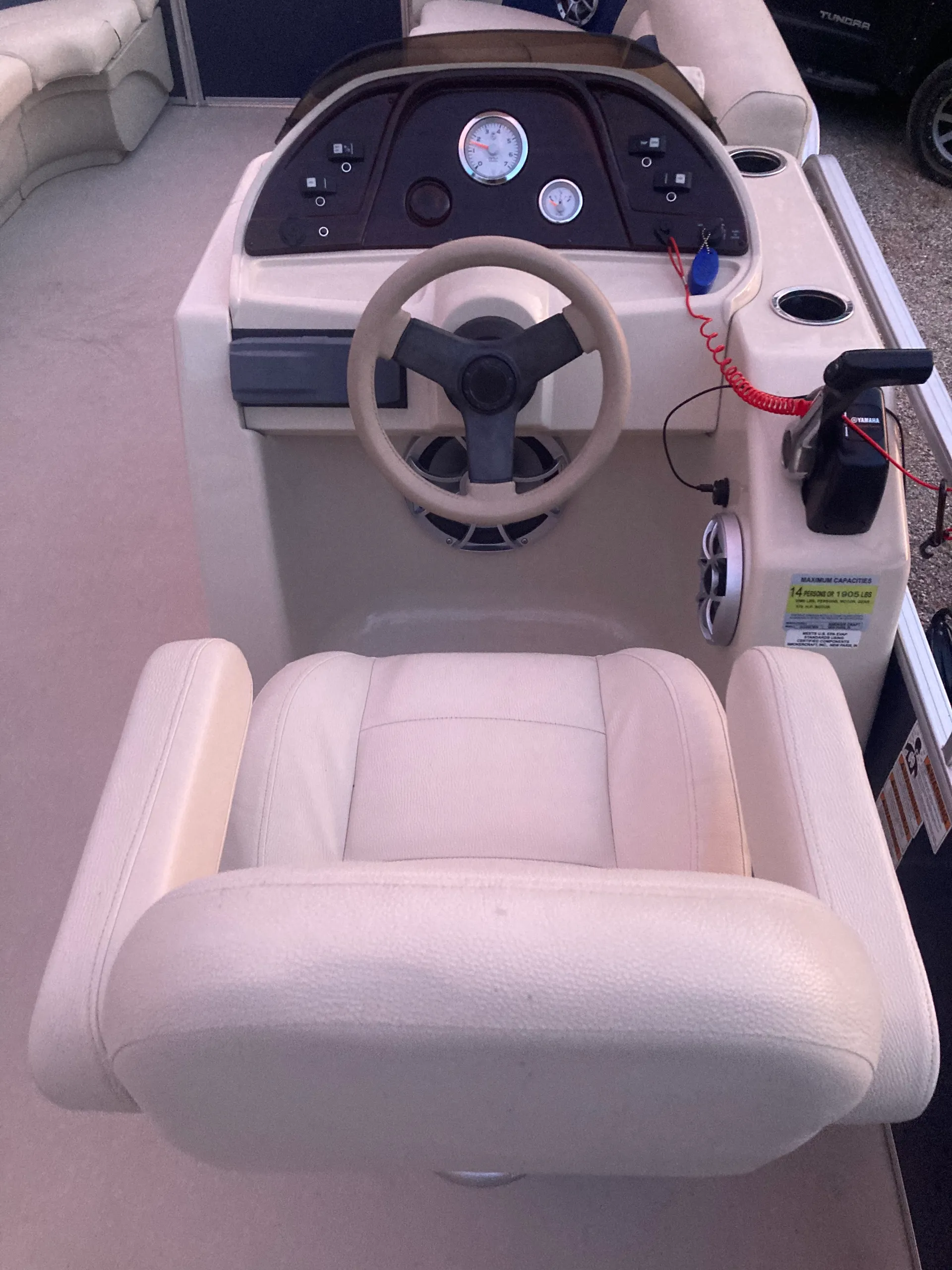 Sunchaser By Smoker Craft 8524 Cruise 25 in Chelan, WA — photo 2