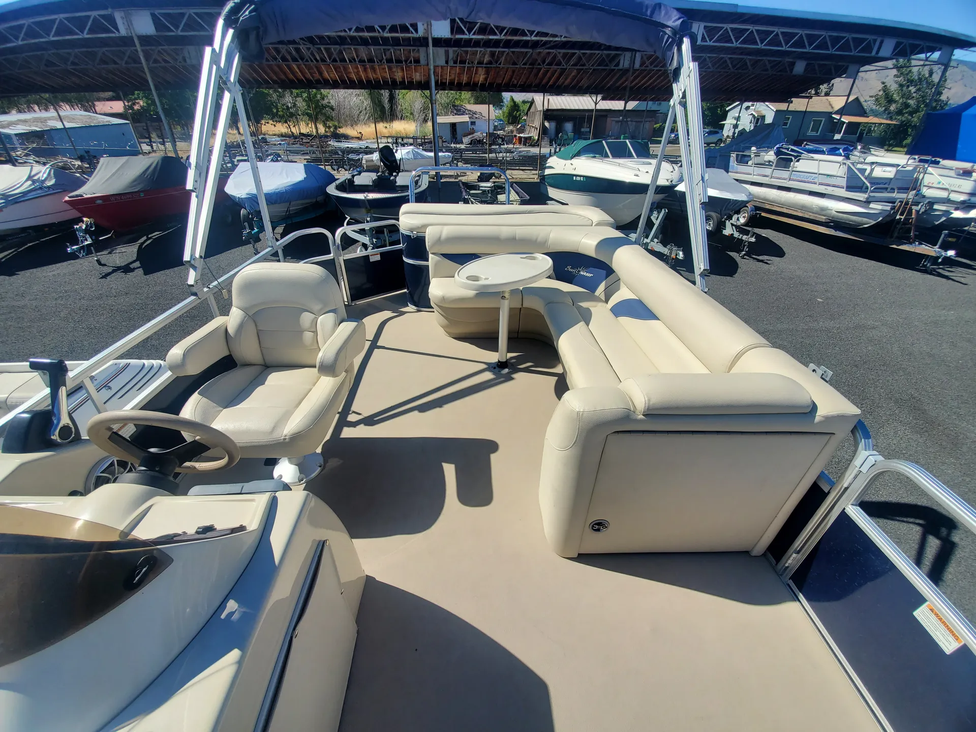 Sunchaser By Smoker Craft 8524 Cruise 25 in Chelan, WA — photo 4