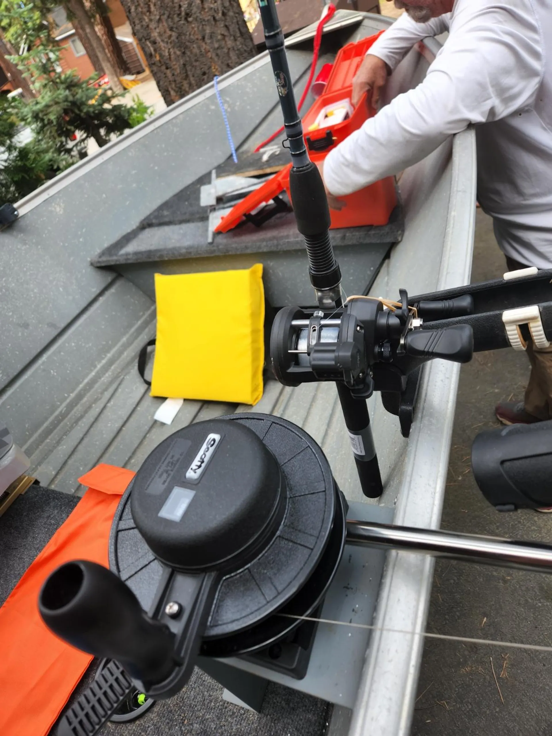 15' Fishing boat totally setup + dialed in! 5 delivery locations avail