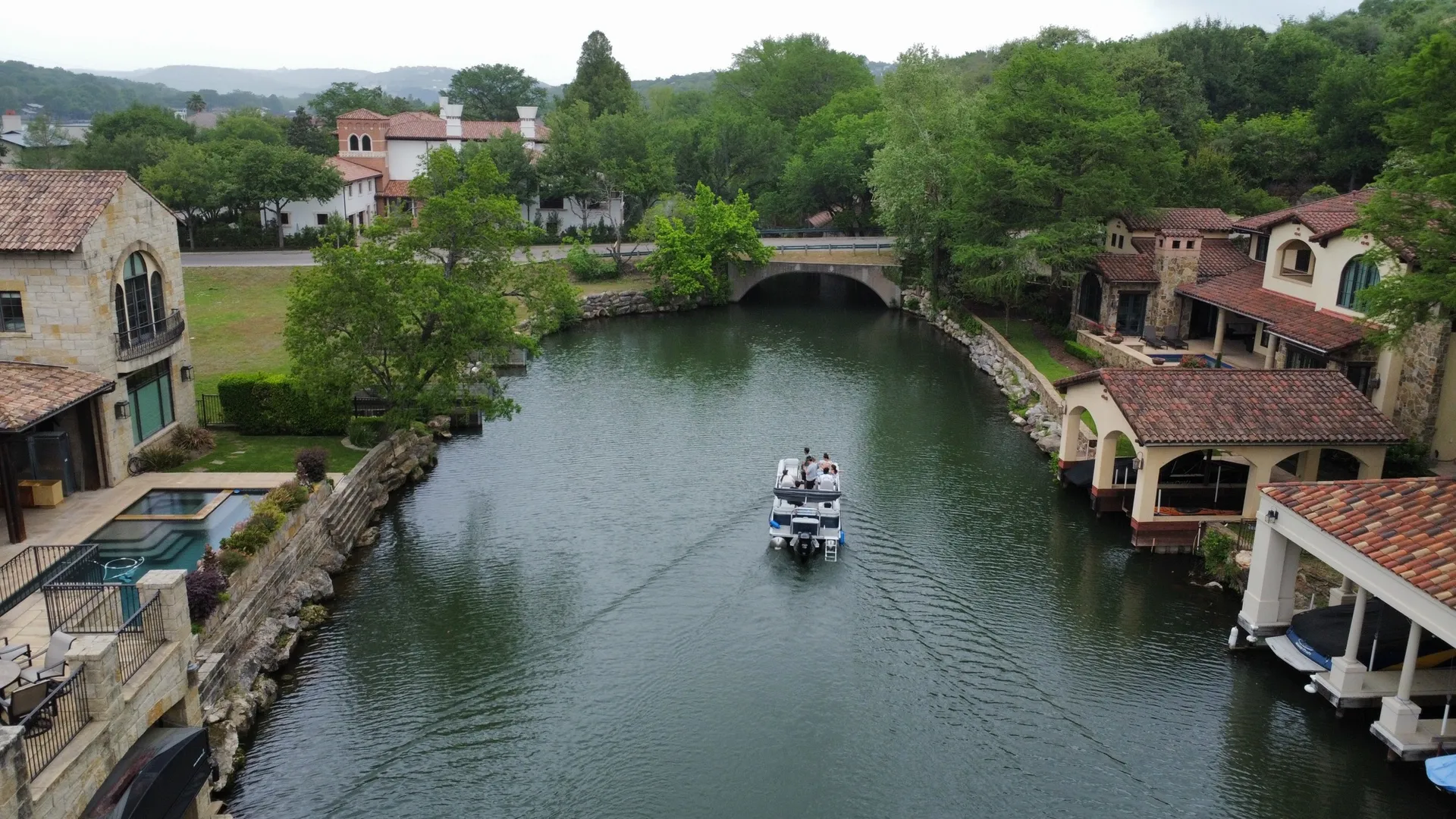 luxury Avalon pontoon Boat Cruise! Perfect for parties/families🎊🥂☀️