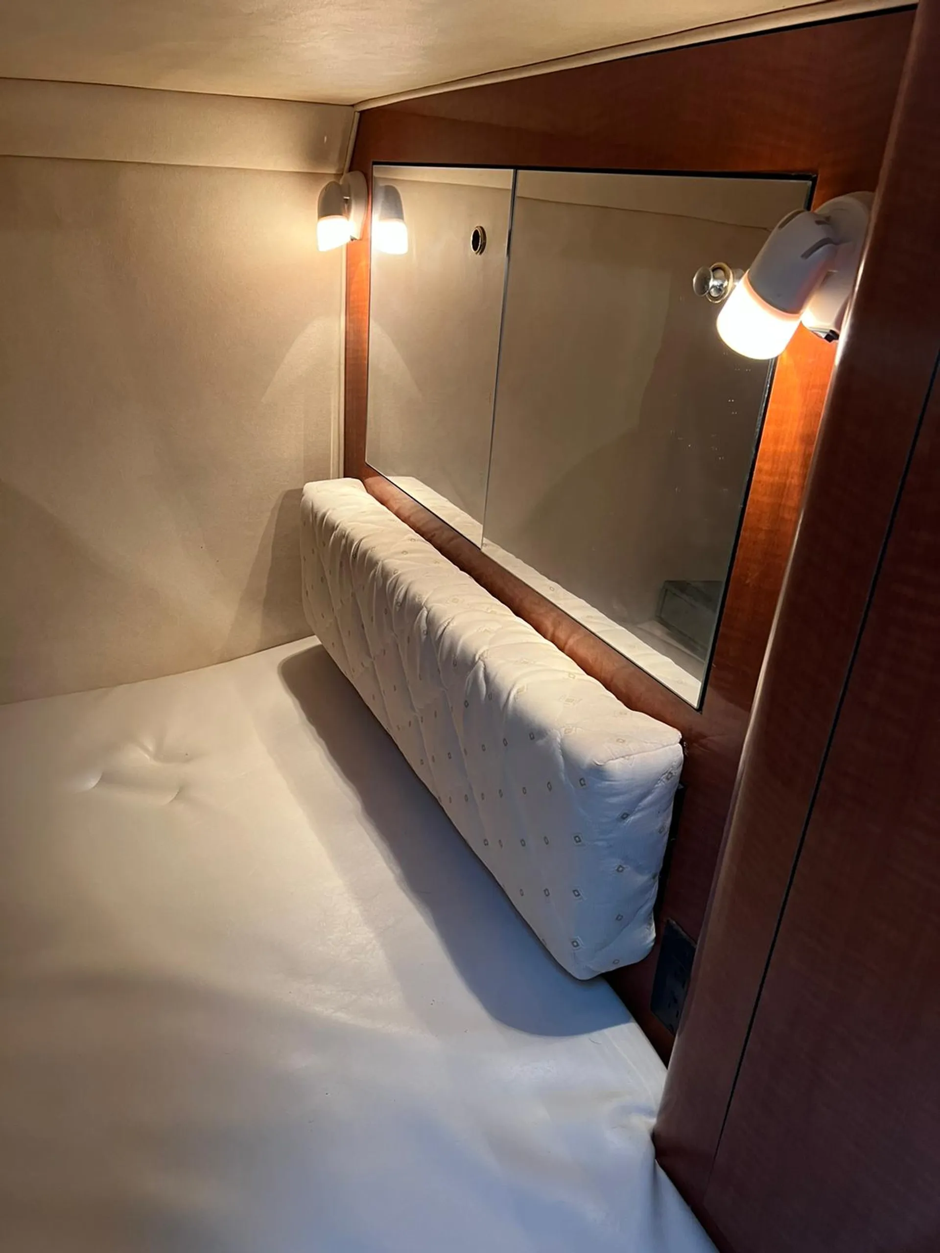 Sea Ray Boats 280 Sundancer in Fort Lauderdale, FL — photo 3