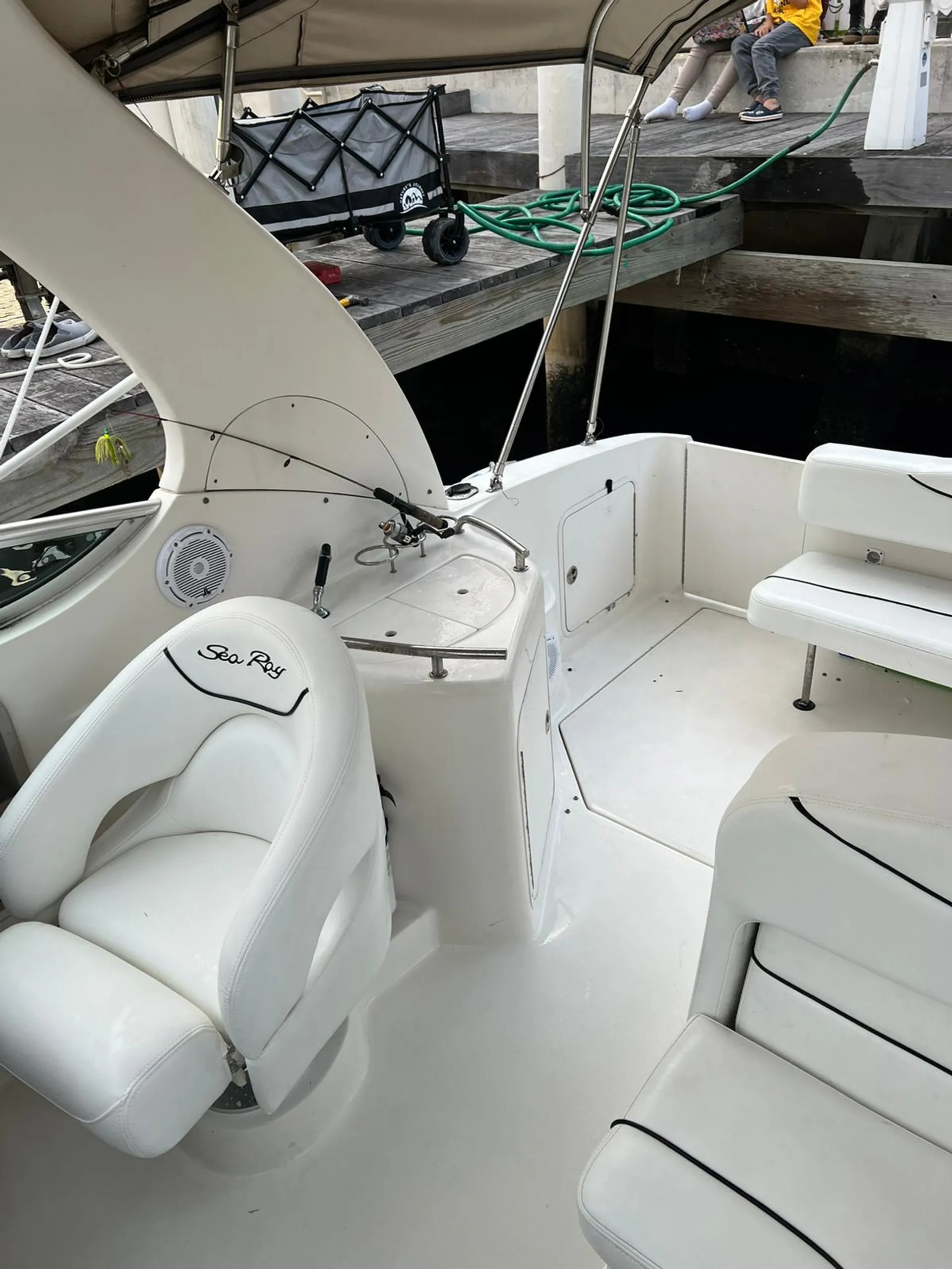 Sea Ray Boats 280 Sundancer in Fort Lauderdale, FL — photo 4