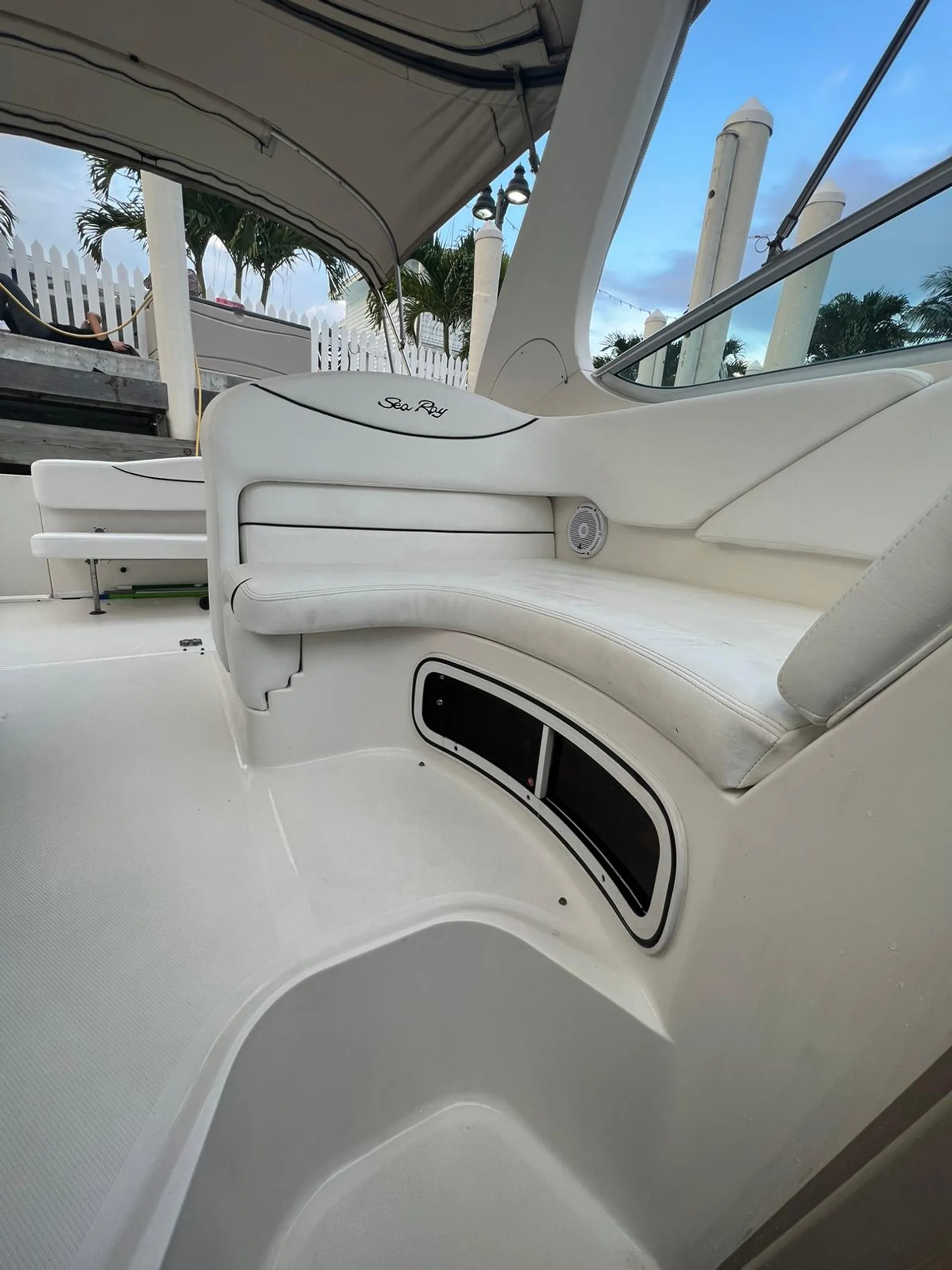 Sea Ray Boats 280 Sundancer in Fort Lauderdale, FL — photo 6