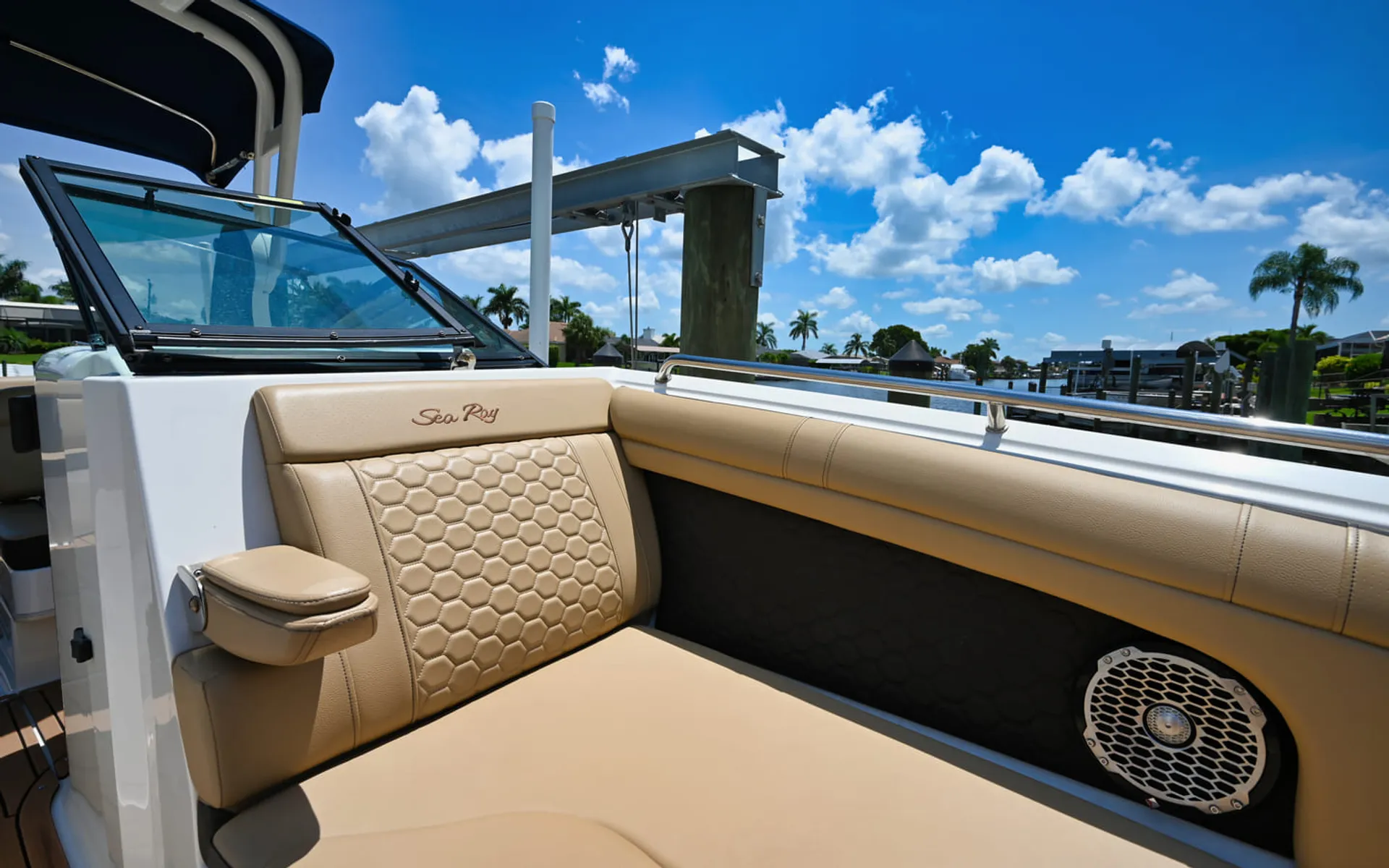 Sea Ray SDX 270 350HP up to 14 People