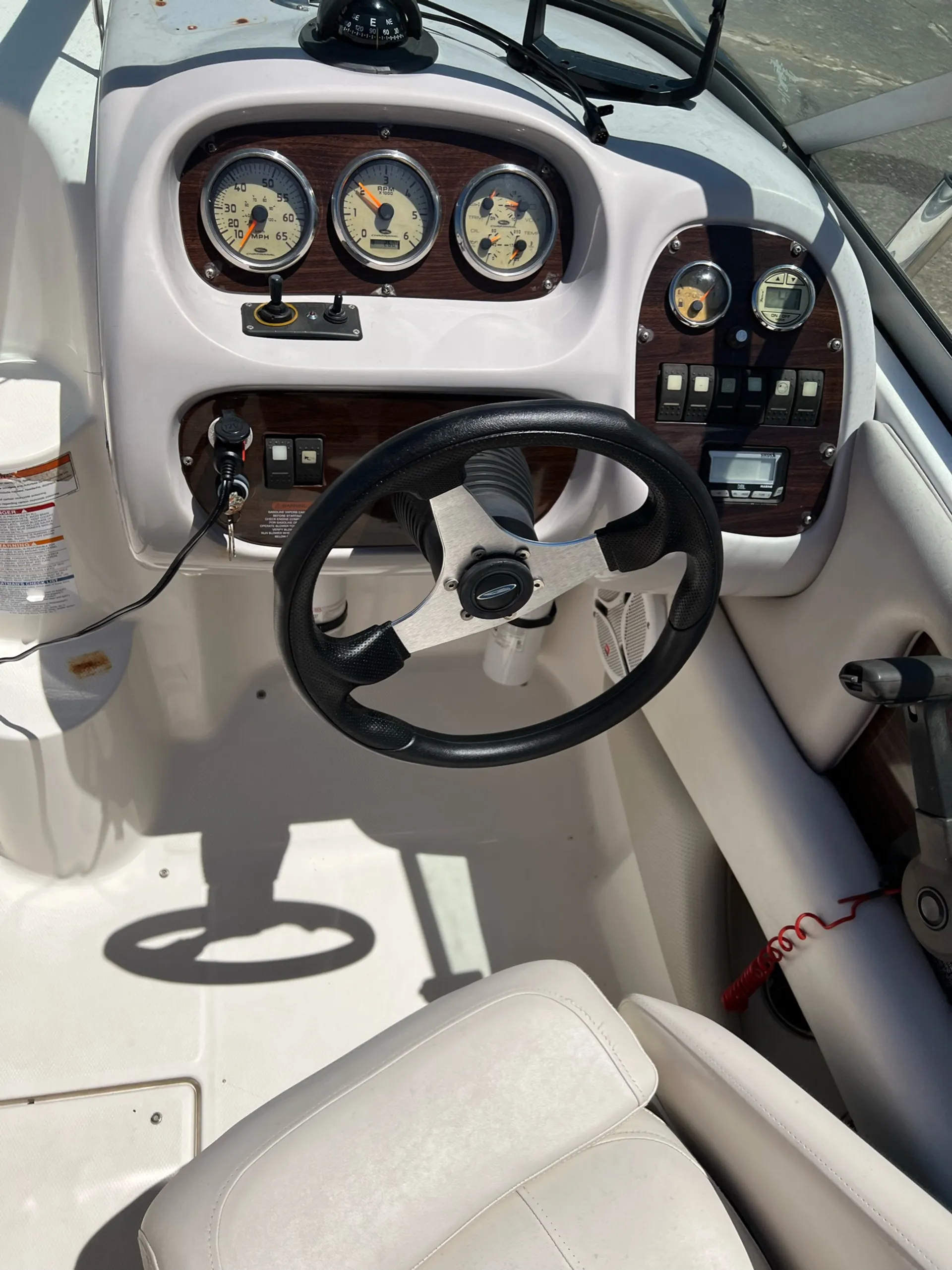 Chaparral Boats 215 SSi in Jersey City, NJ — photo 8