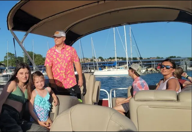 Rent a SUN TRACKER pontoon in Royse City, TX near me