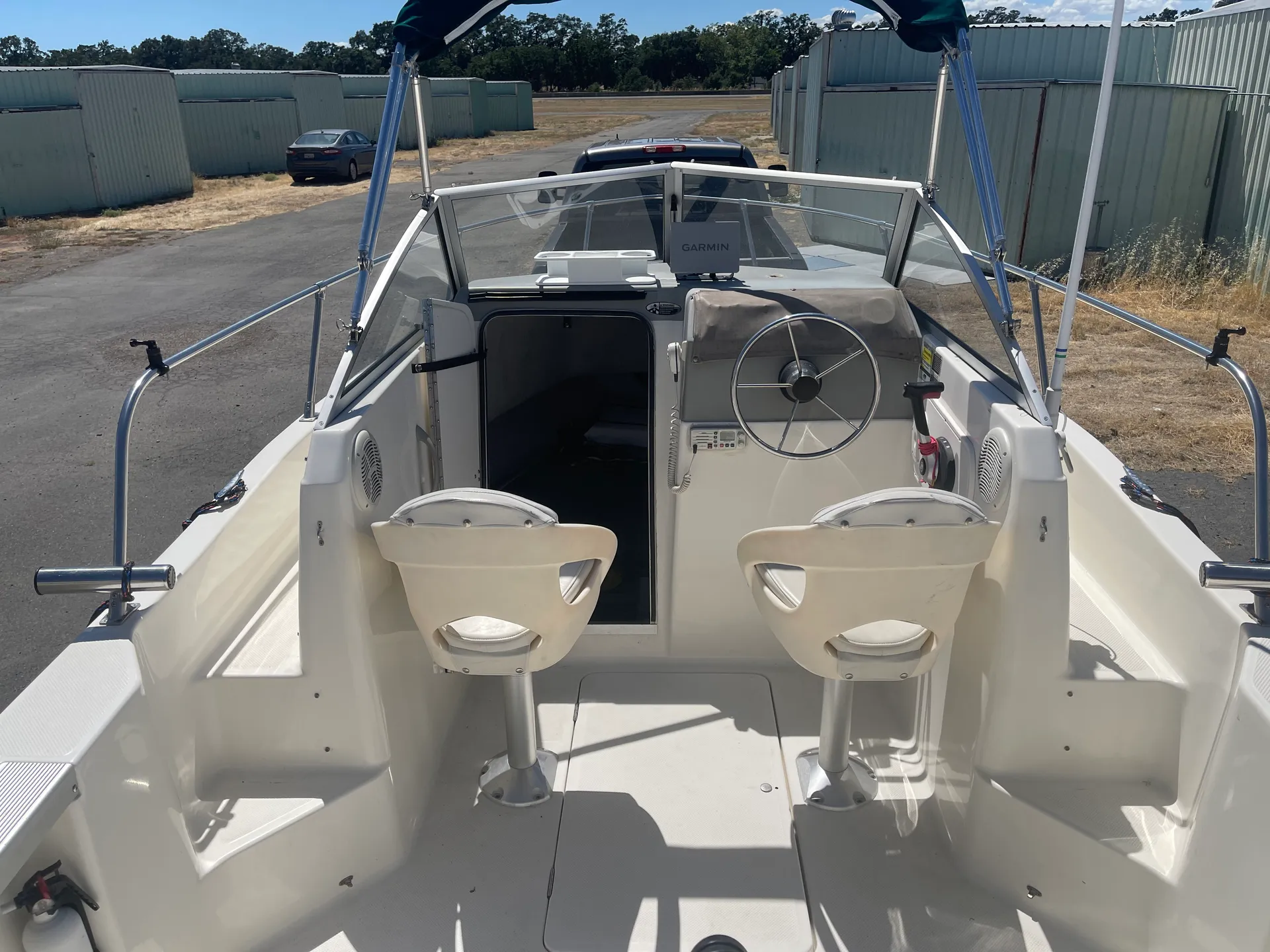 Rent this 18' Walkaround for Fishing or Cruising!