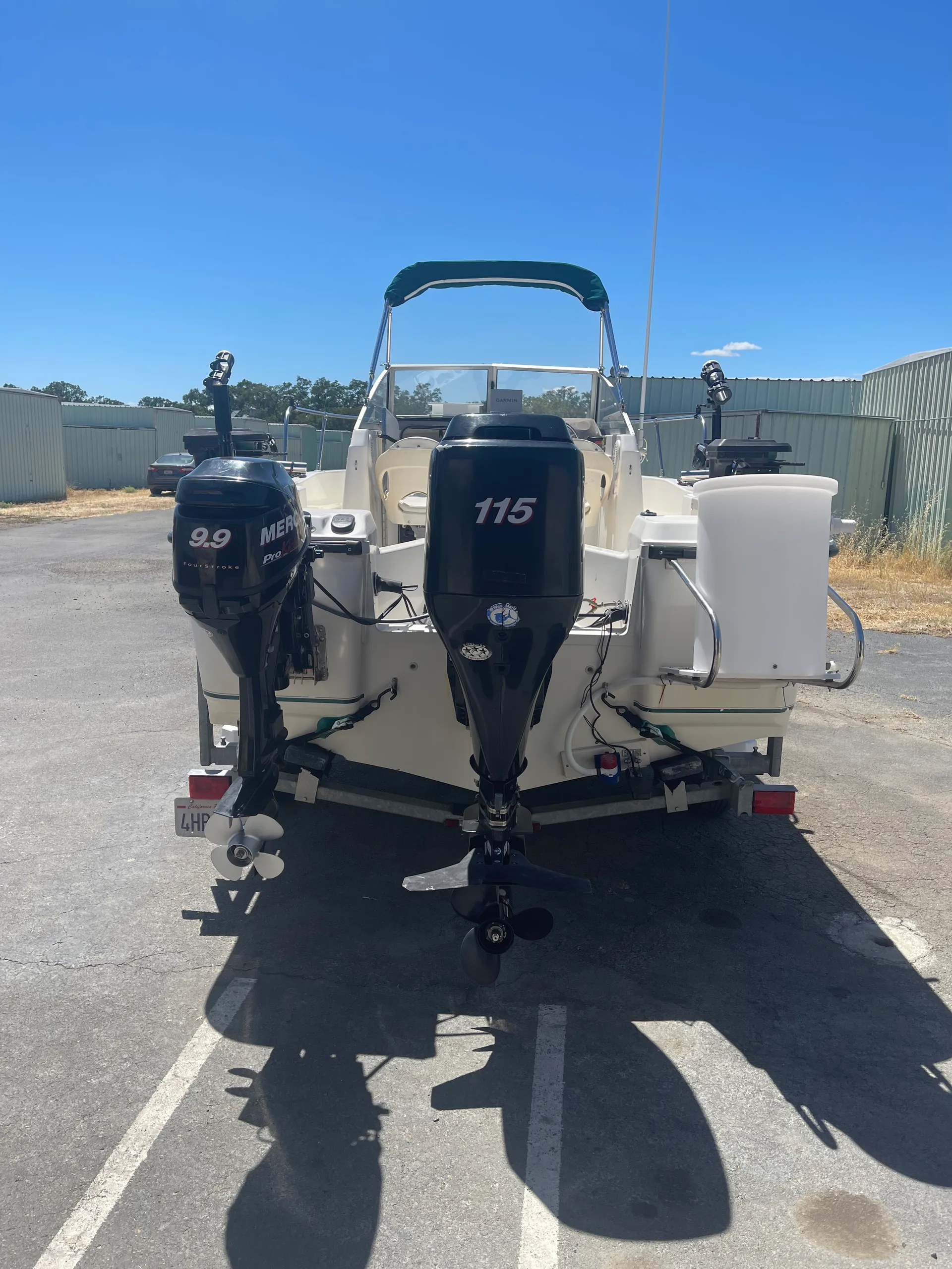 Rent this 18' Walkaround for Fishing or Cruising!