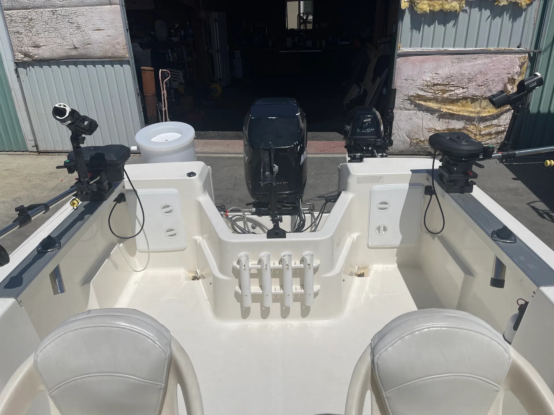 Rent this 18' Walkaround for Fishing or Cruising!