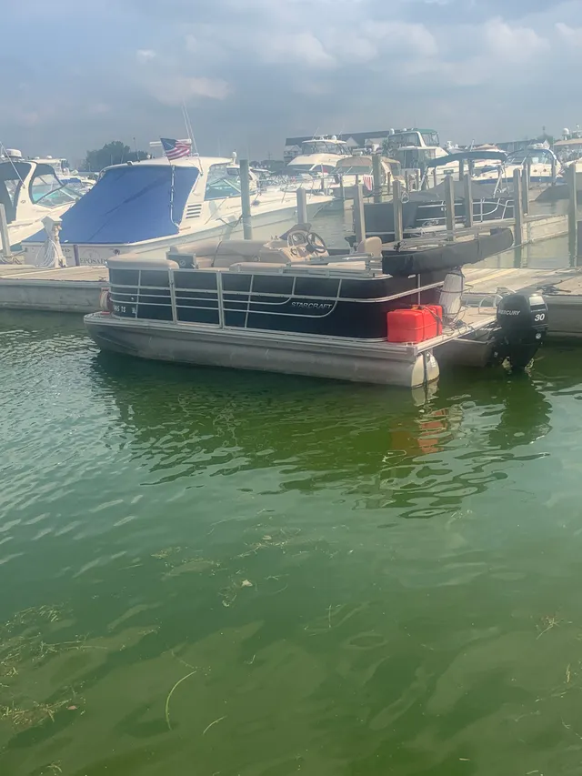 Rent a Starcraft Marine pontoon in Ellenton, FL near me